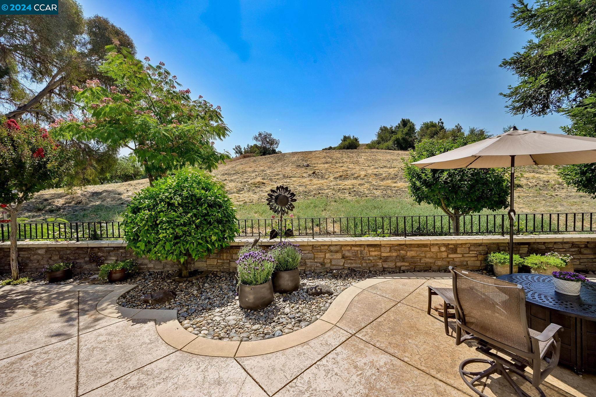 744 Paradise Valley Ct N.