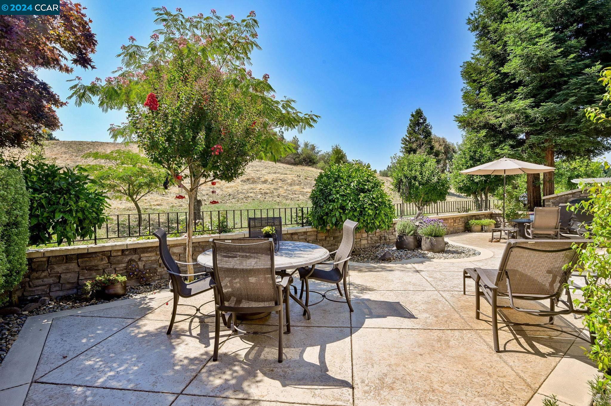 744 Paradise Valley Ct N.