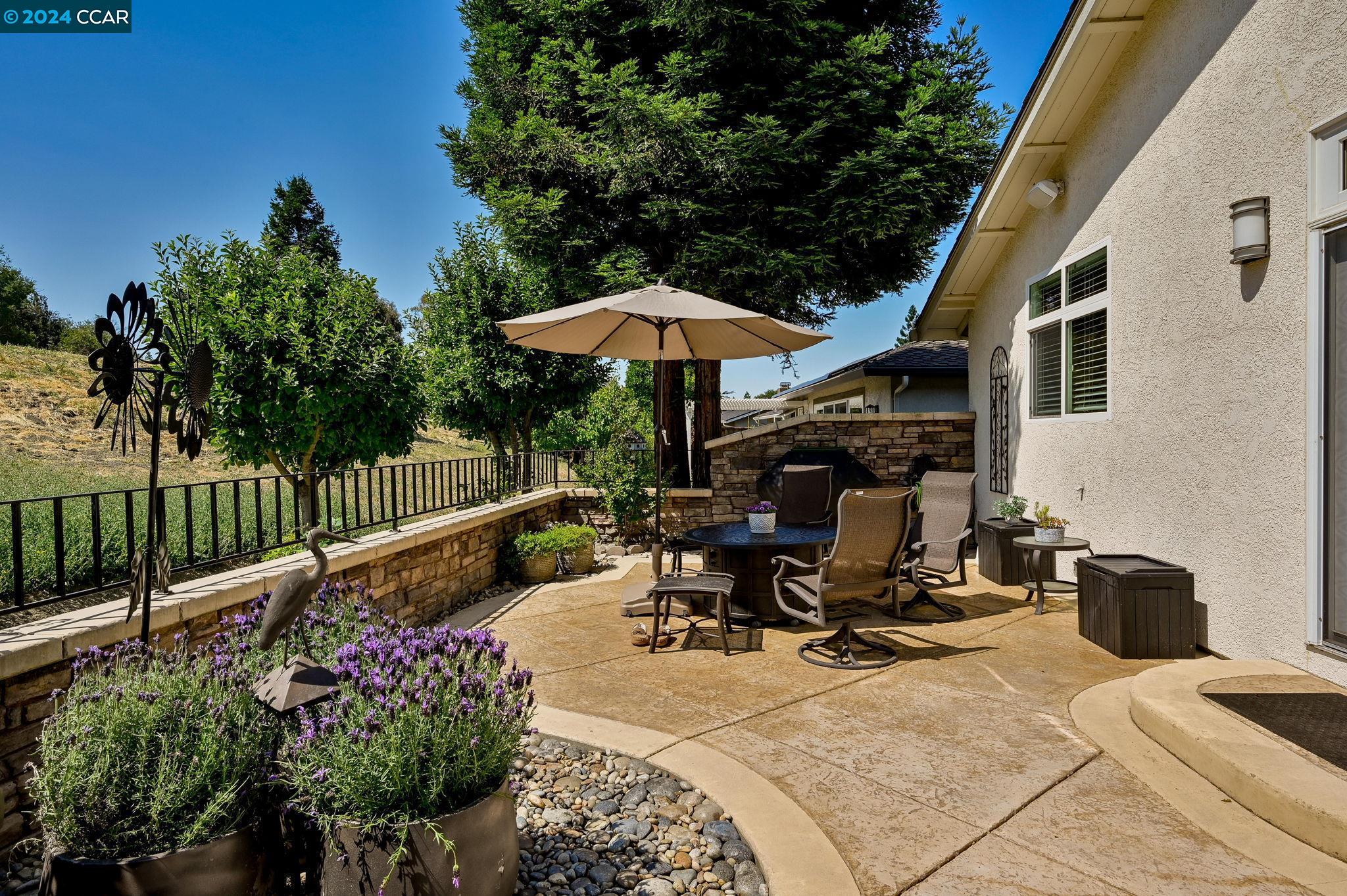 744 Paradise Valley Ct N.