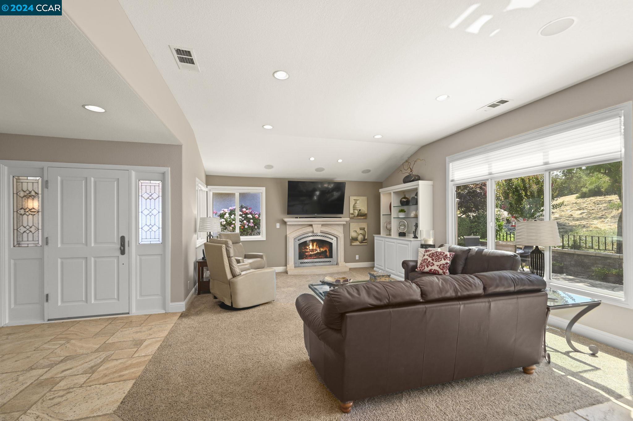 744 Paradise Valley Ct N.