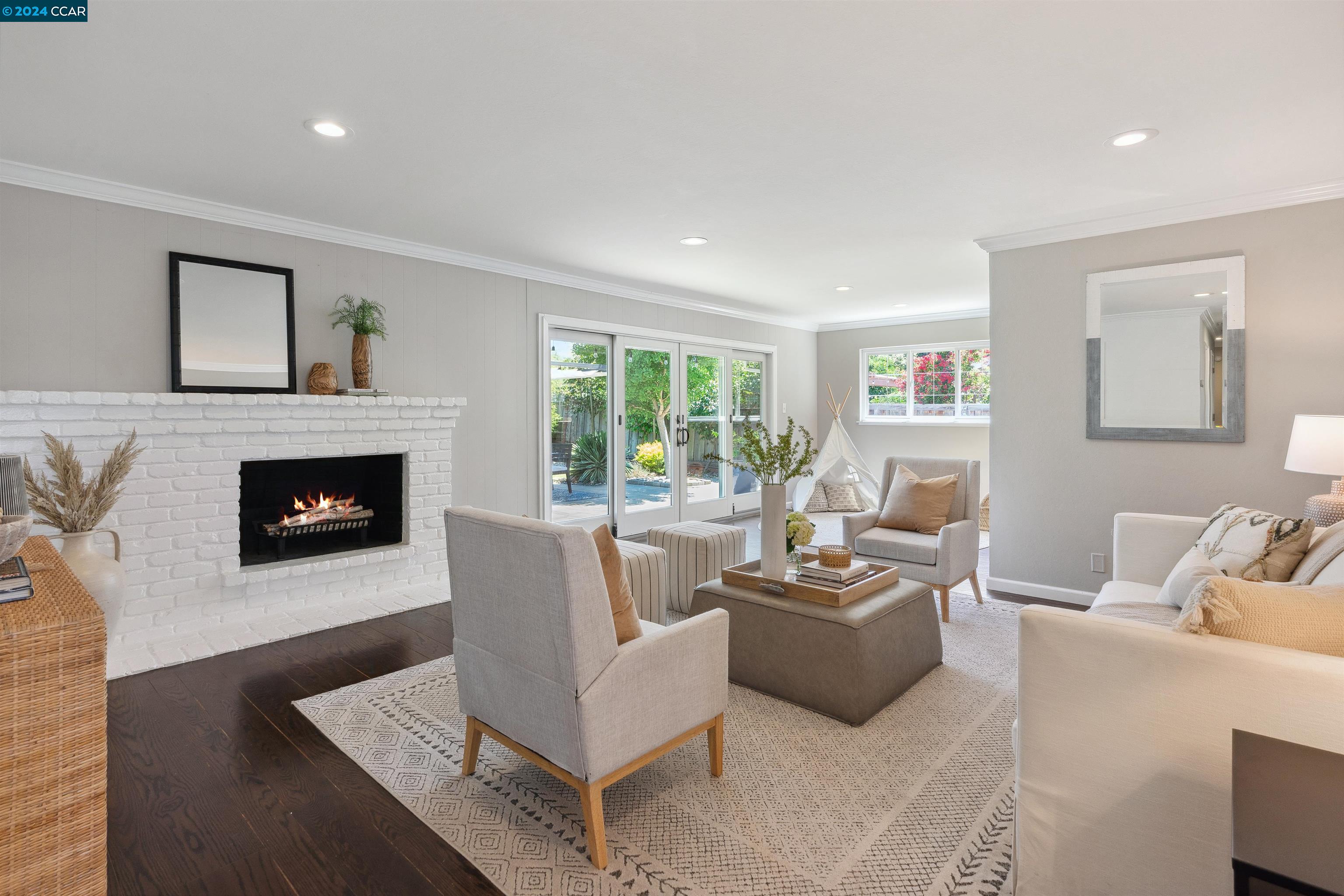 120 Pickering Pl