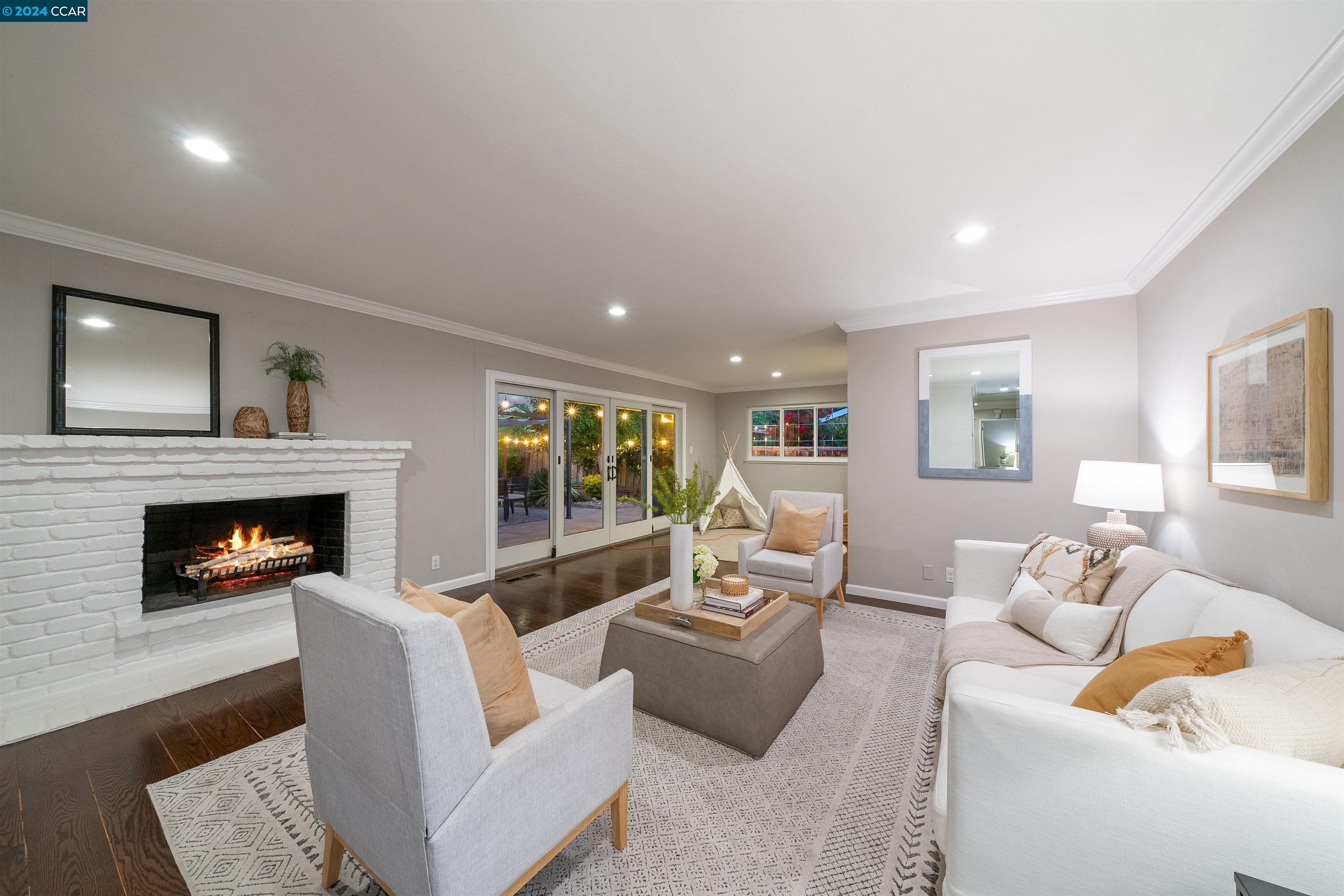 120 Pickering Pl
