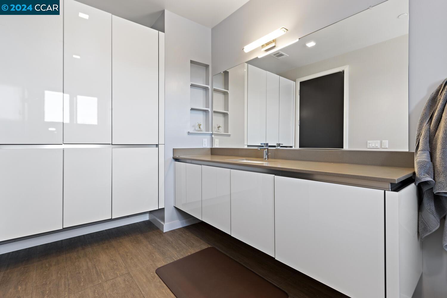 1727 Lacassie Ave # 5D