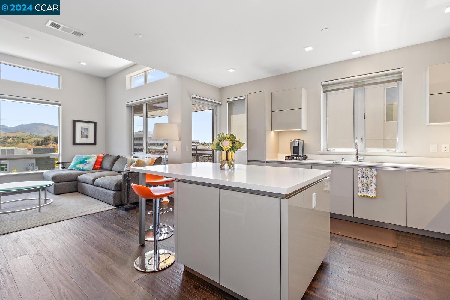 1727 Lacassie Ave # 5D