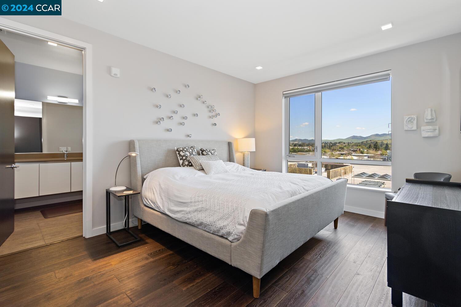 1727 Lacassie Ave # 5D