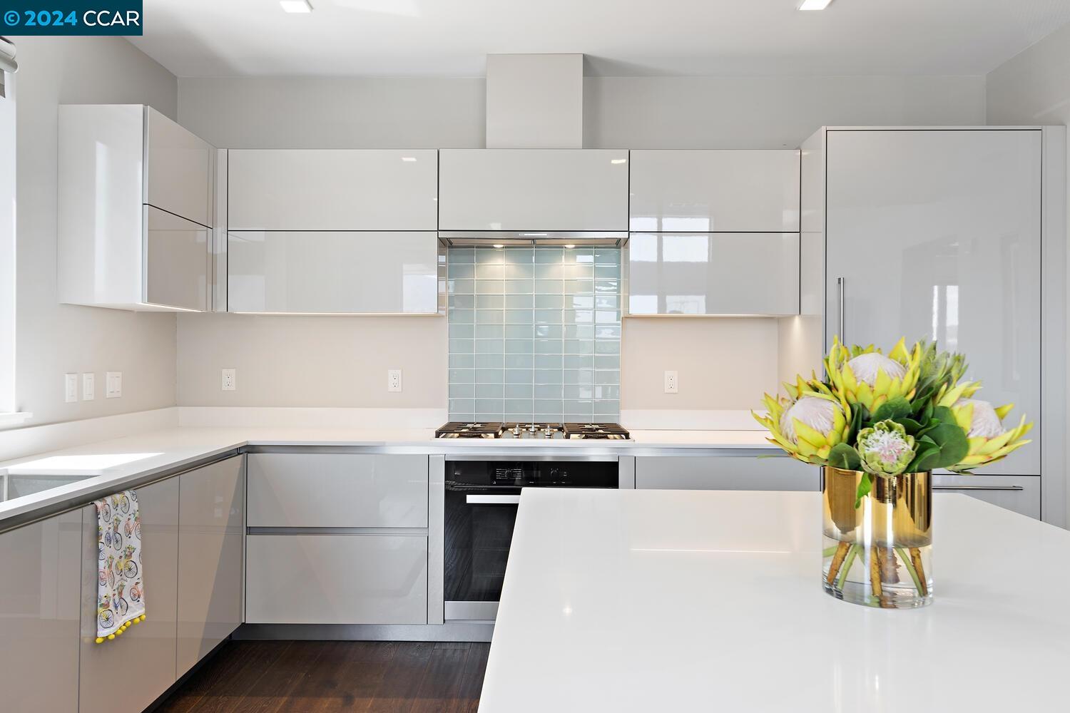 1727 Lacassie Ave # 5D