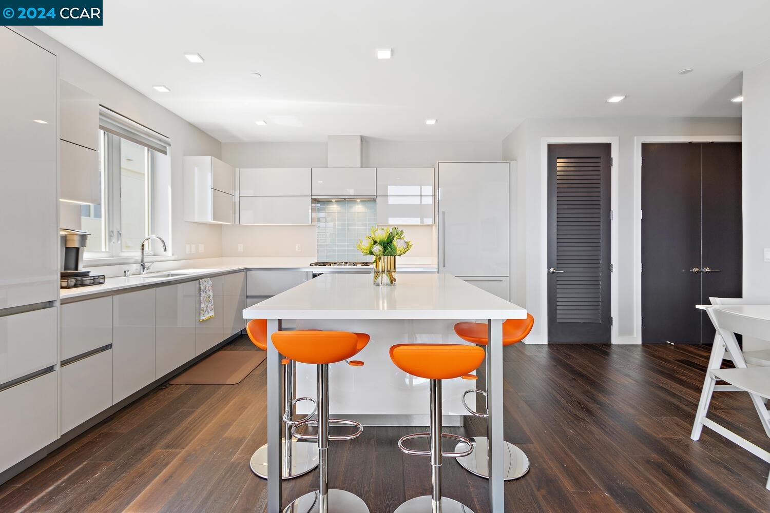 1727 Lacassie Ave # 5D