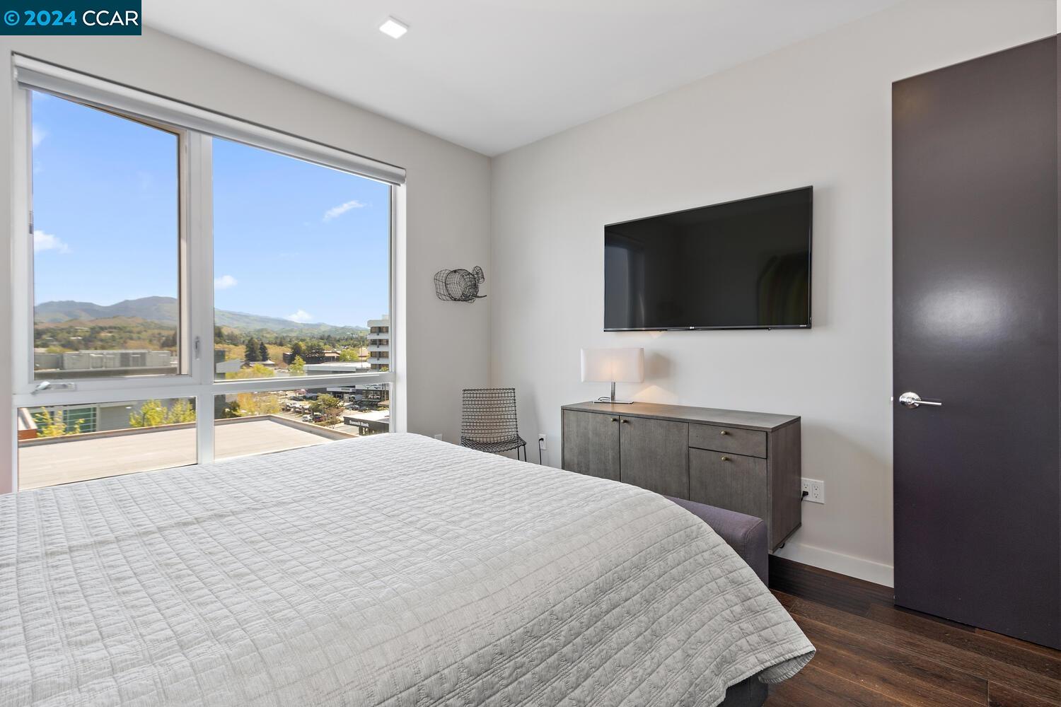 1727 Lacassie Ave # 5D