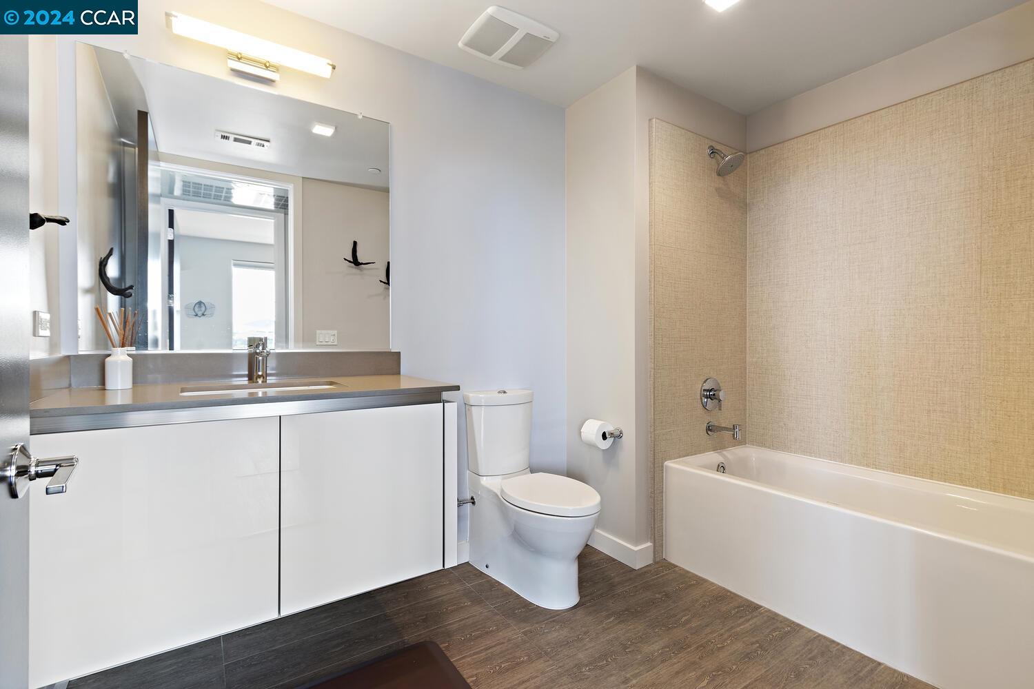 1727 Lacassie Ave # 5D
