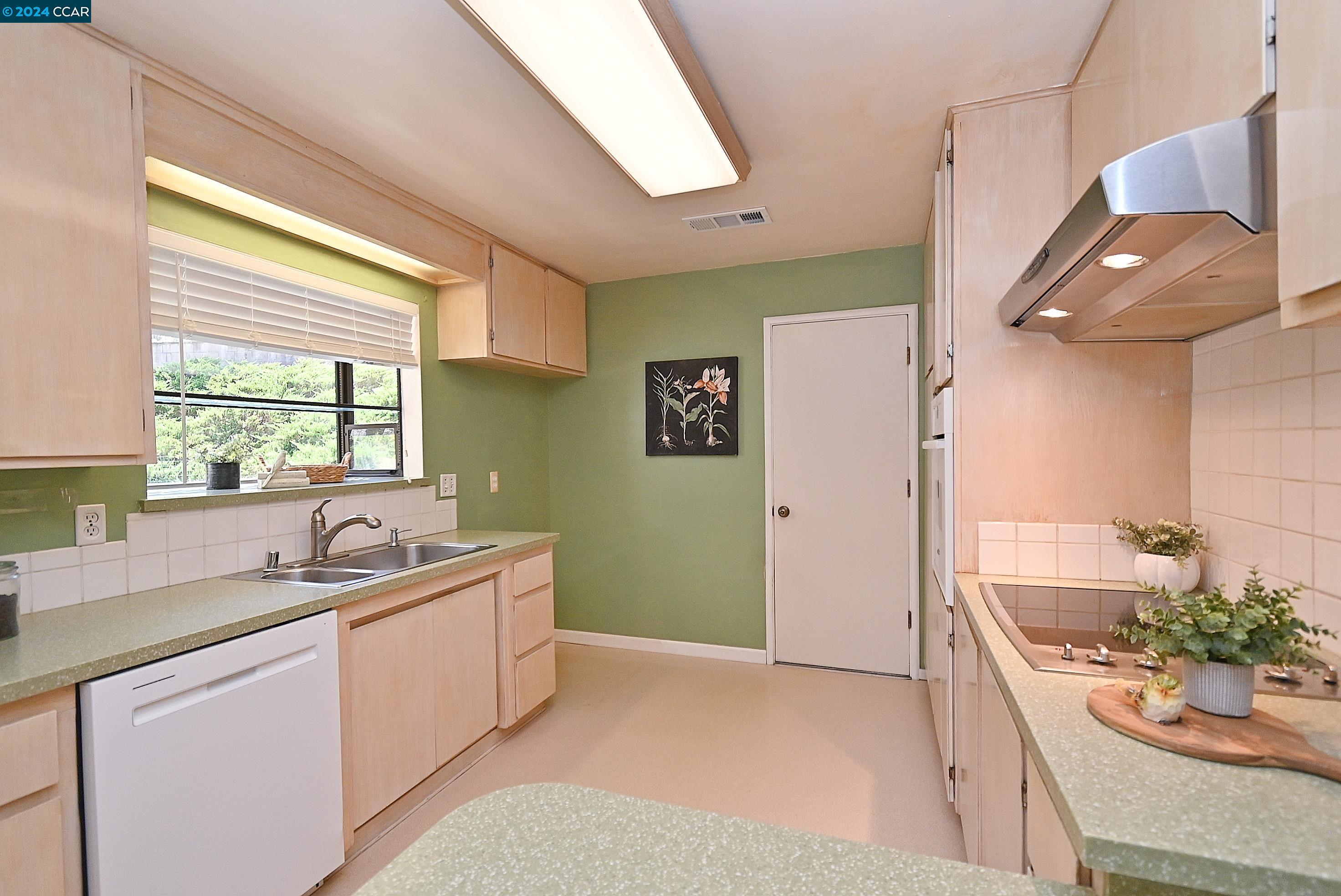 1325 CORONA PL