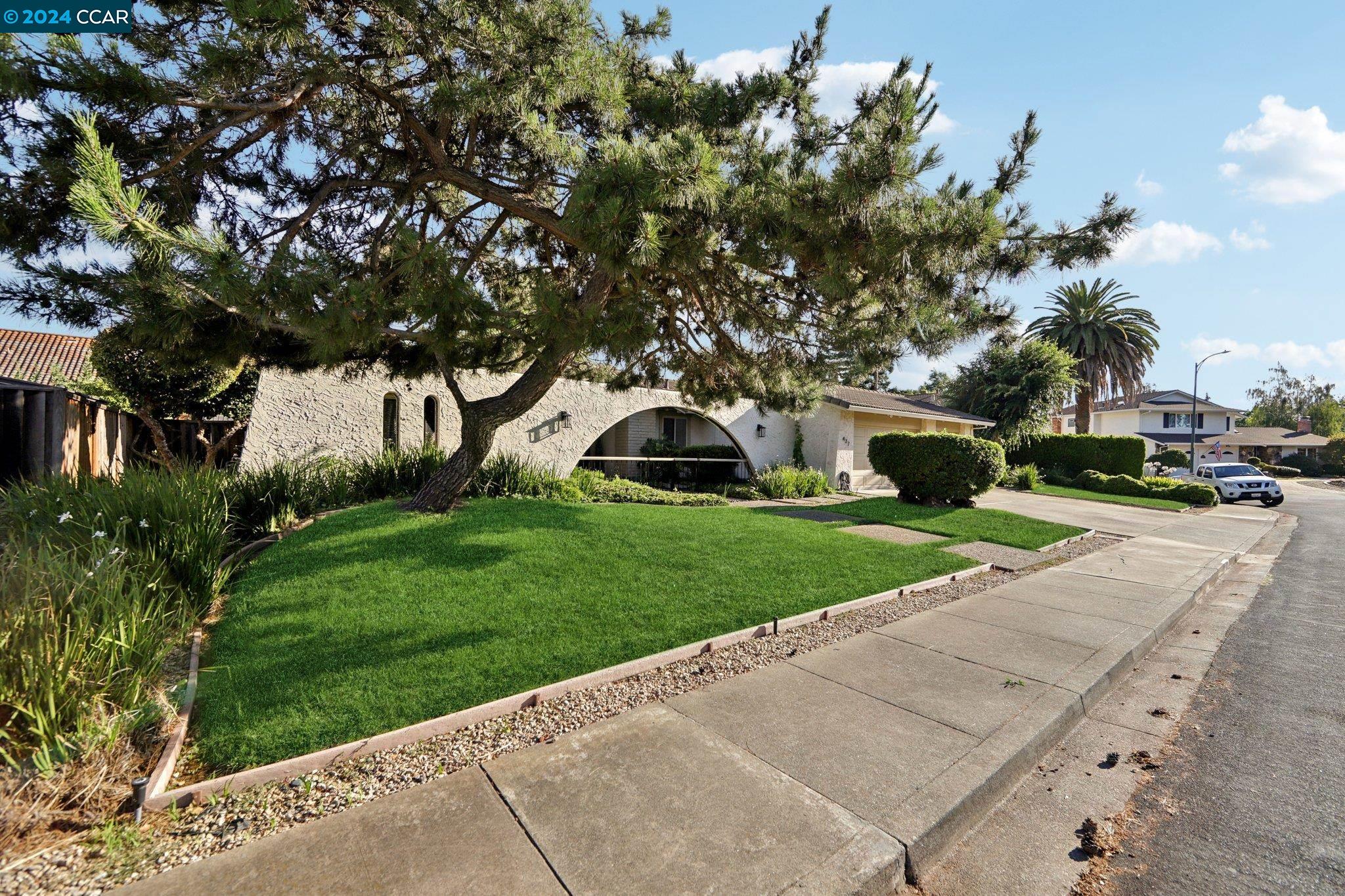 437 Sutcliffe Pl