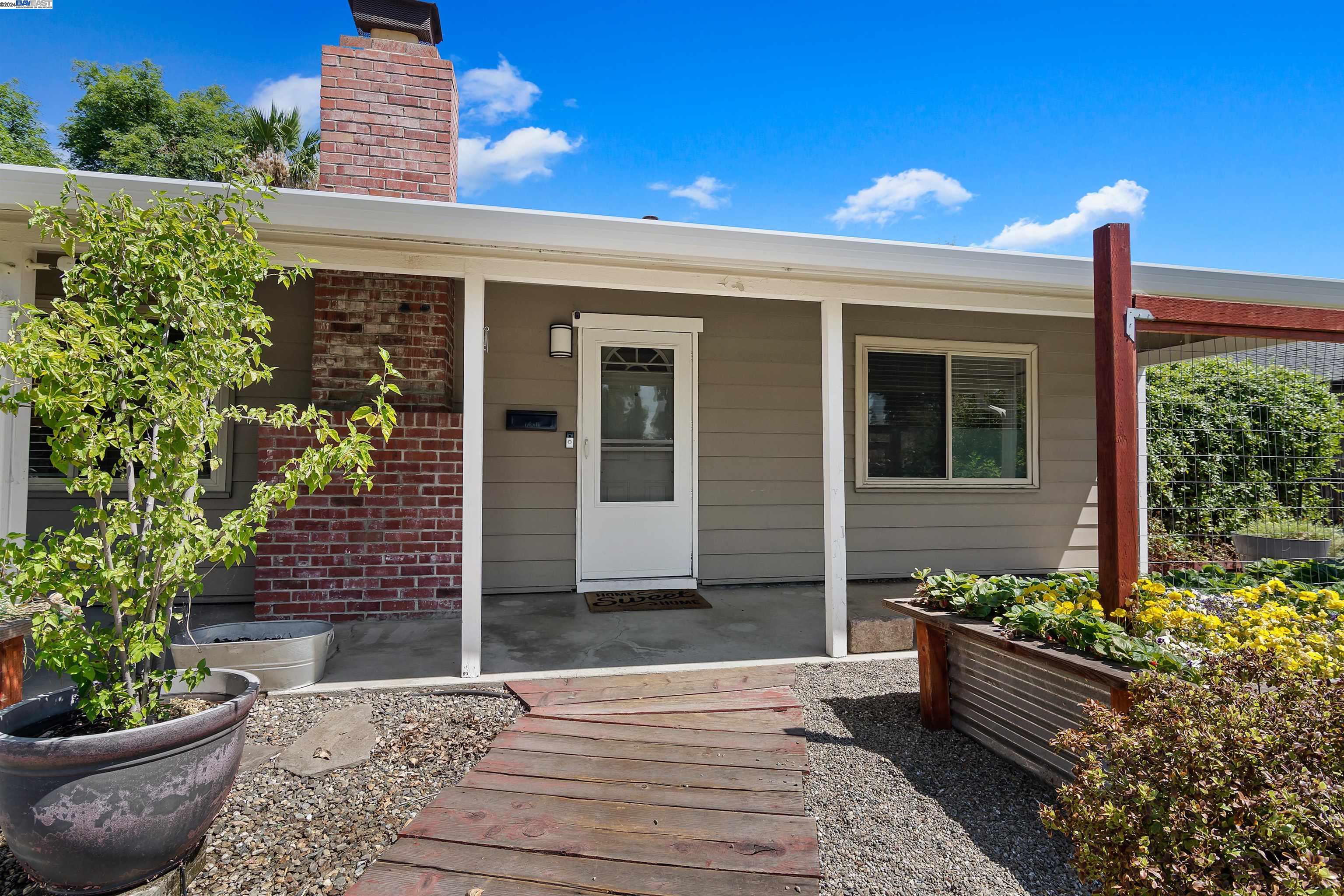 48 Mazie Dr