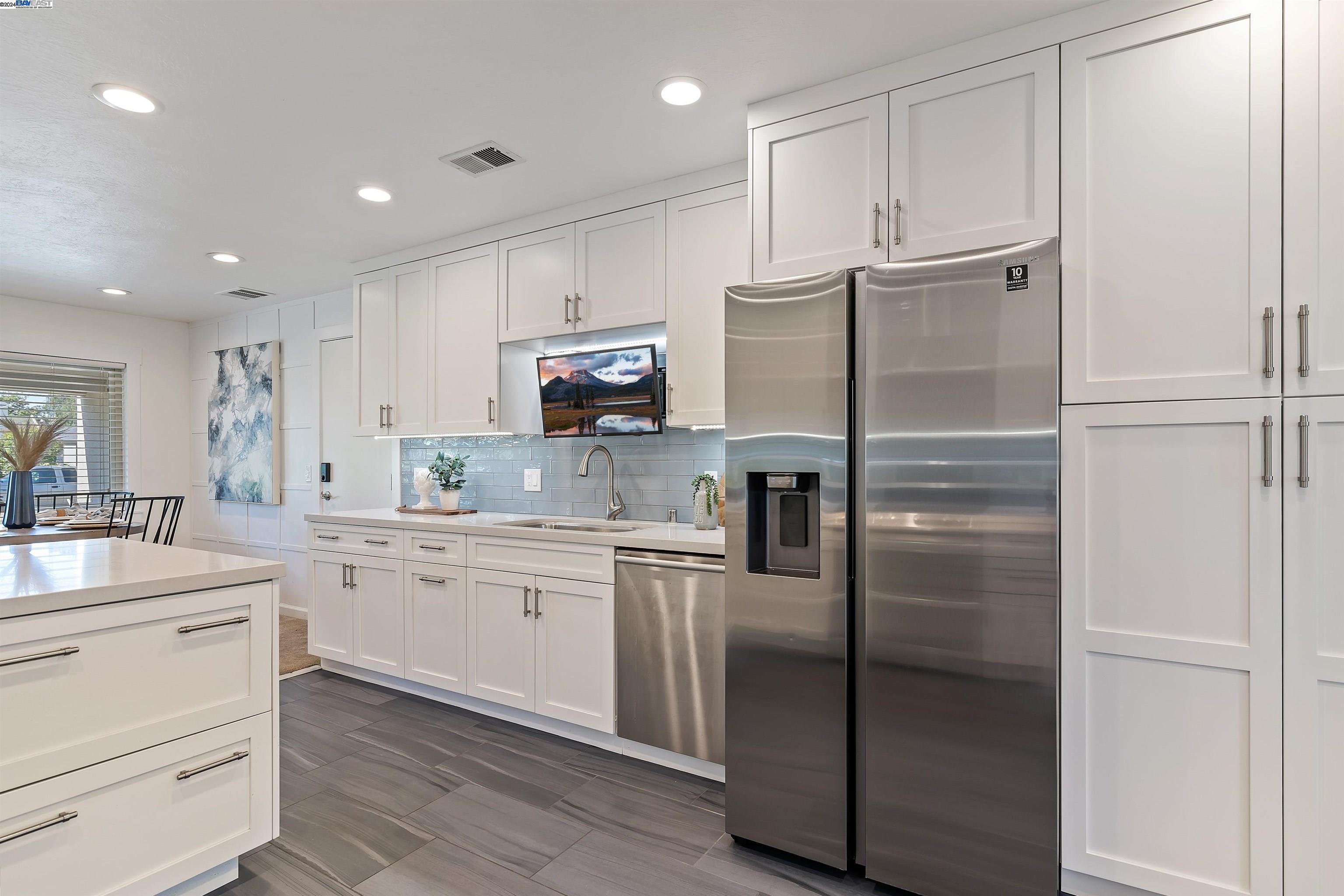 48 Mazie Dr