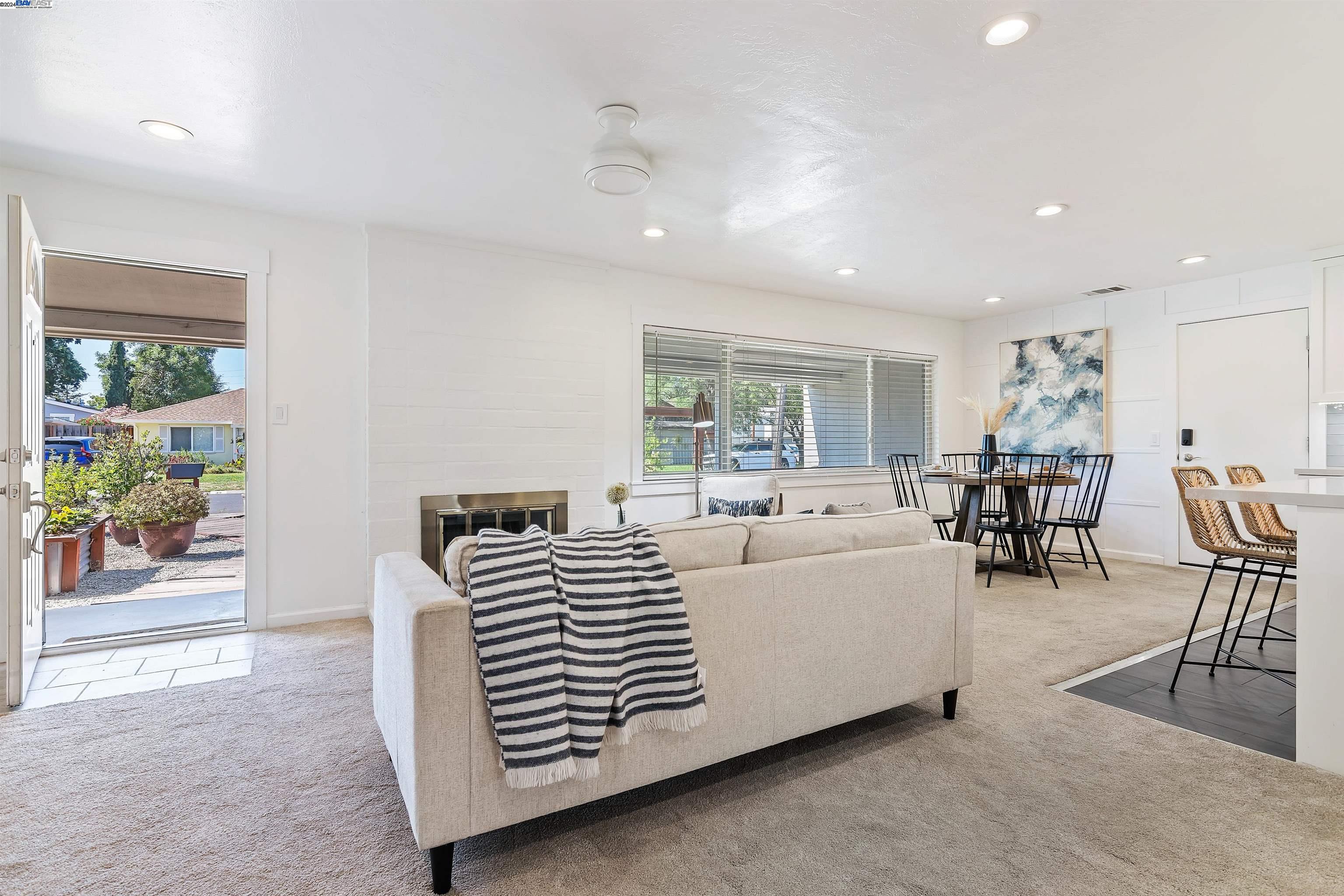 48 Mazie Dr