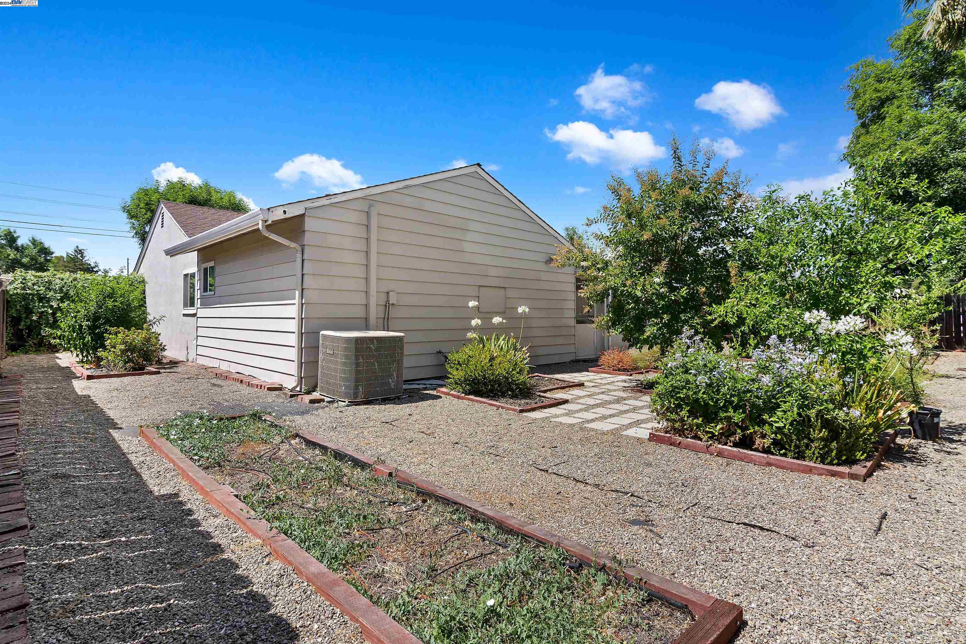 48 Mazie Dr