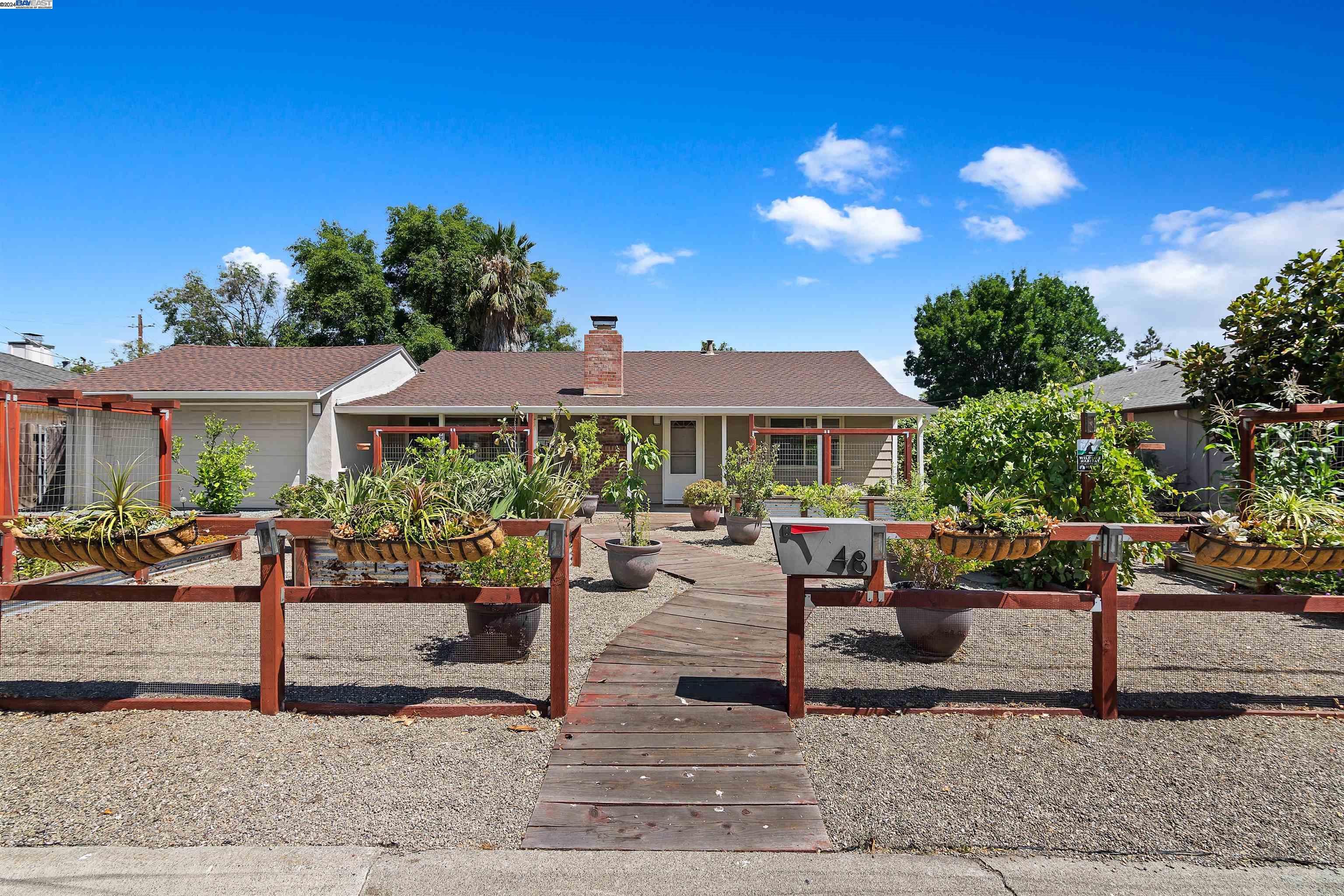 48 Mazie Dr