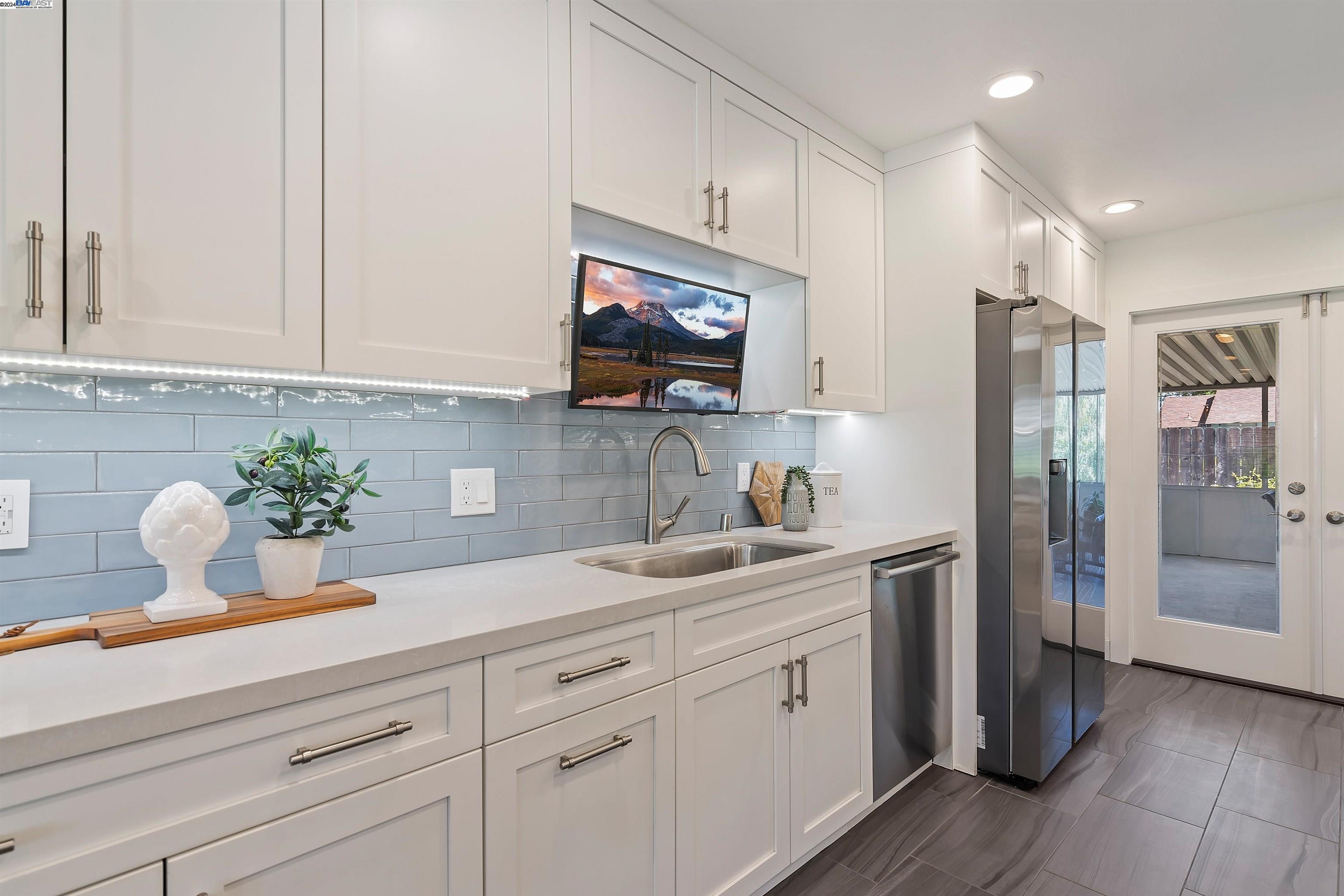 48 Mazie Dr