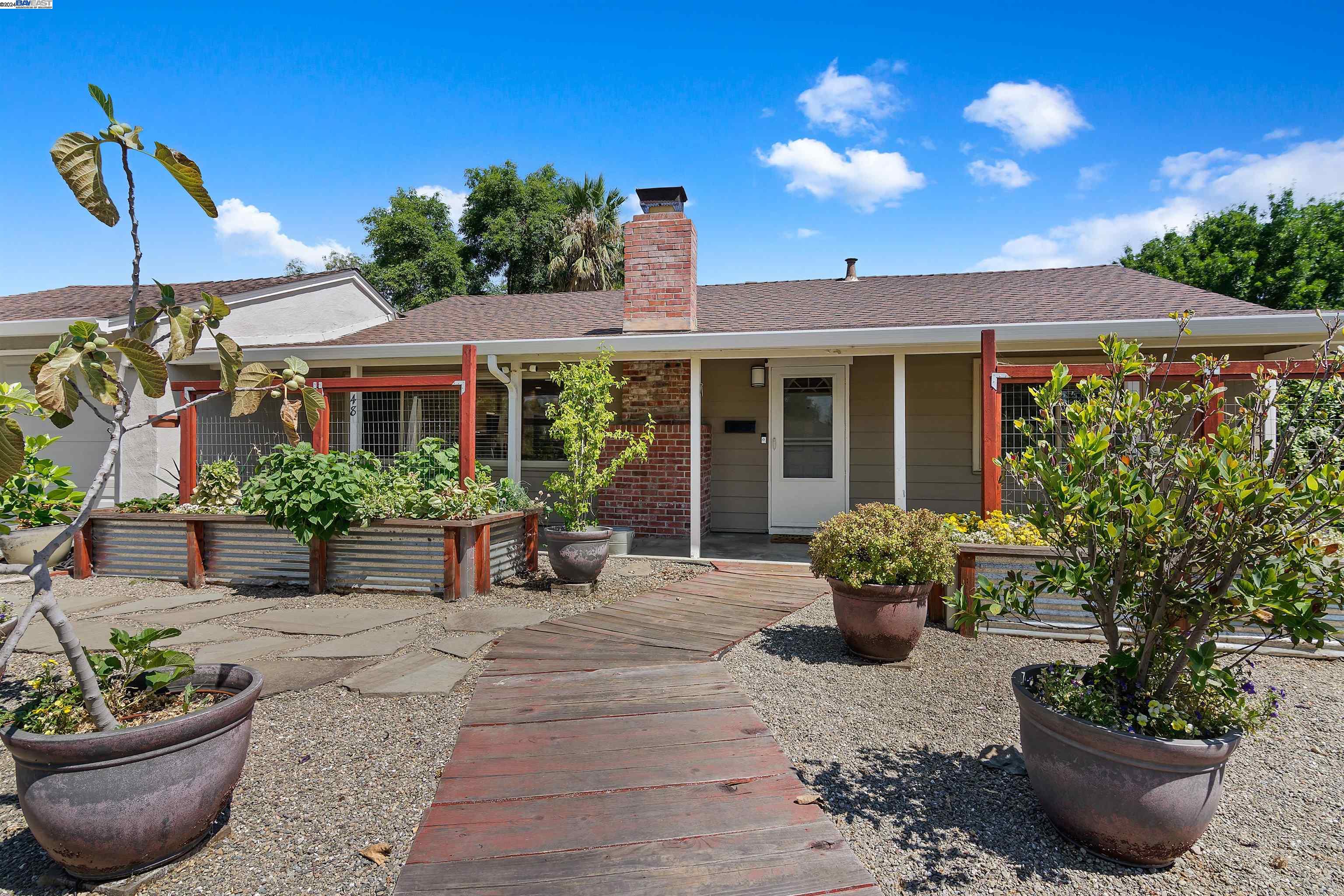 48 Mazie Dr