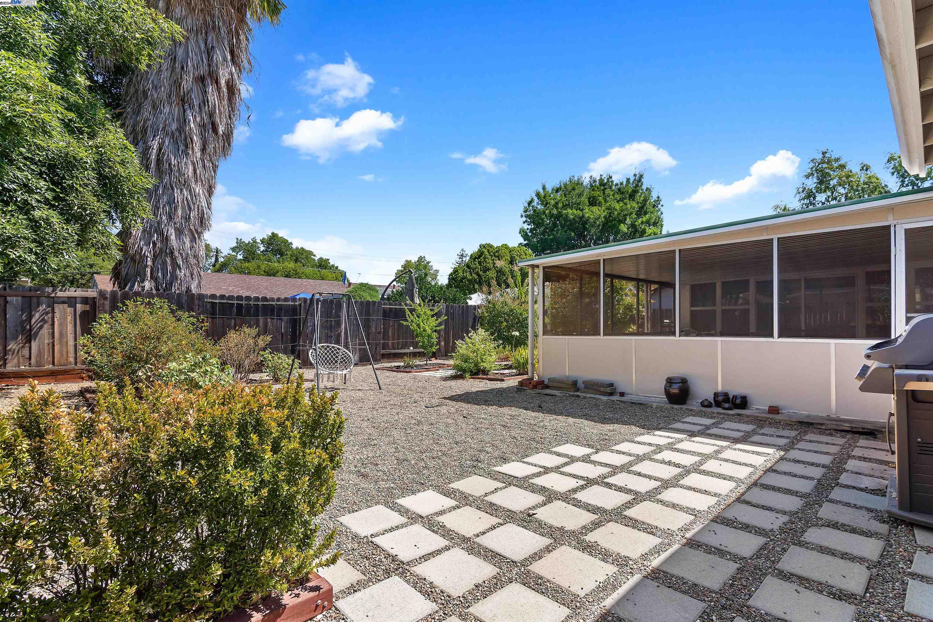 48 Mazie Dr