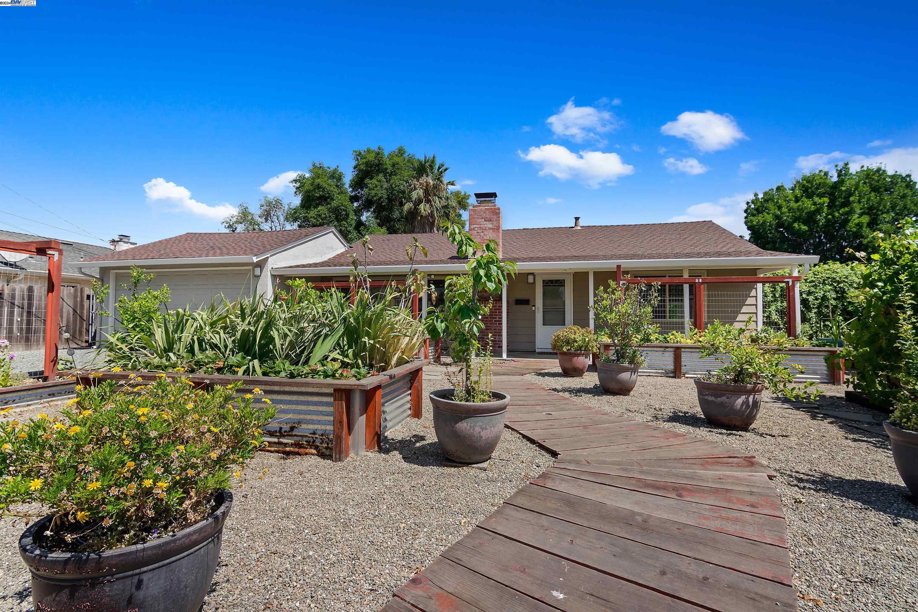 48 Mazie Dr