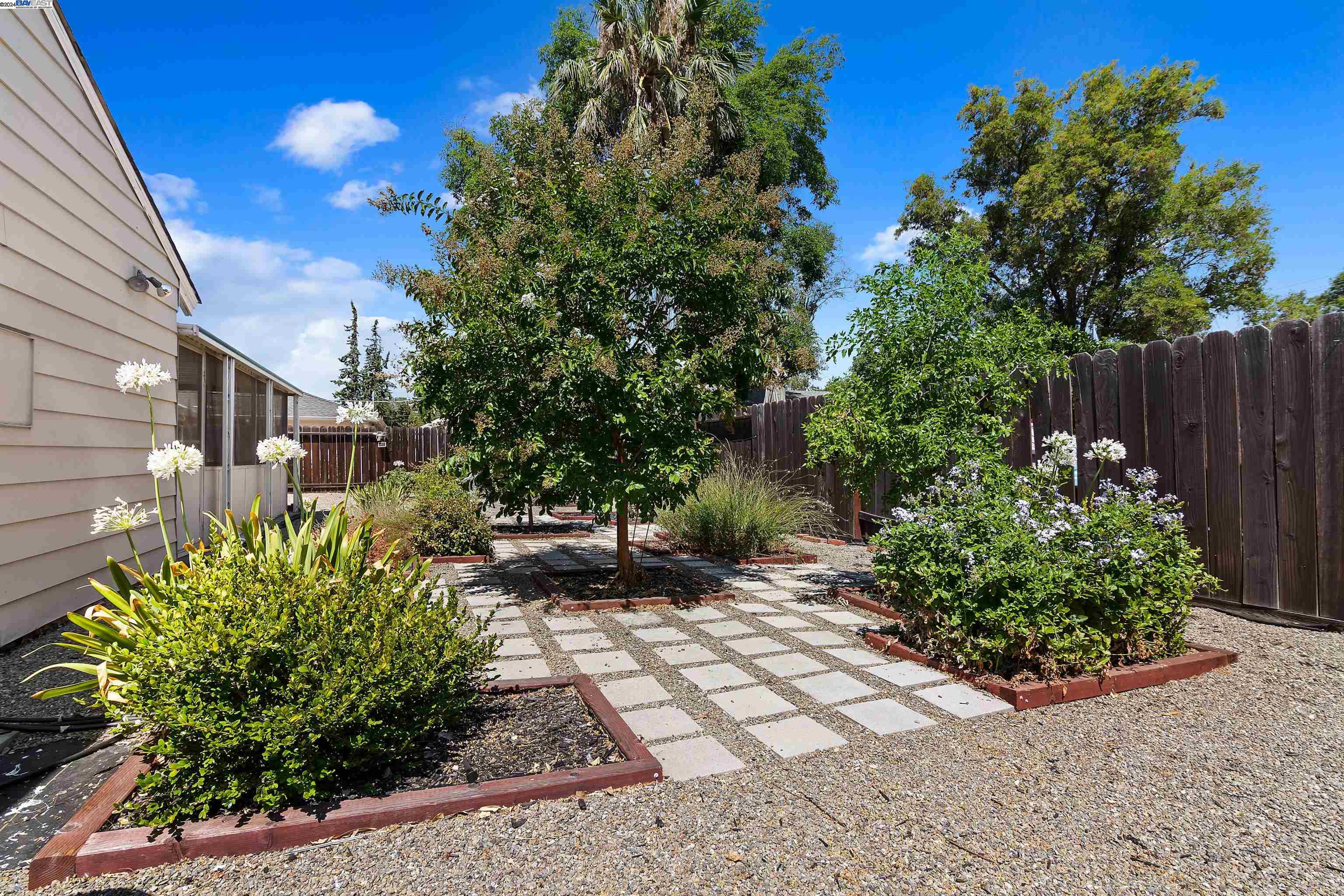 48 Mazie Dr