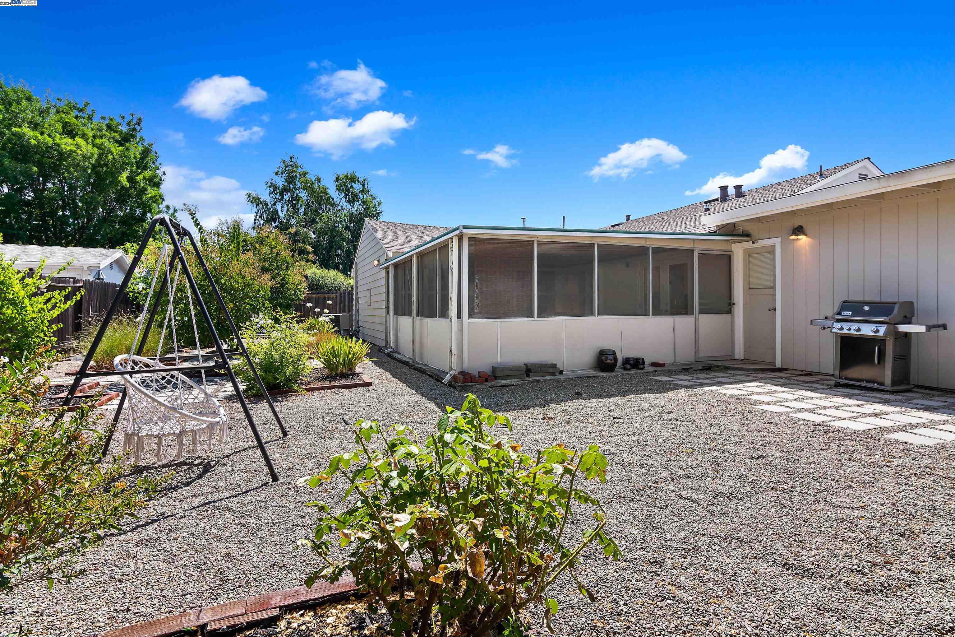48 Mazie Dr