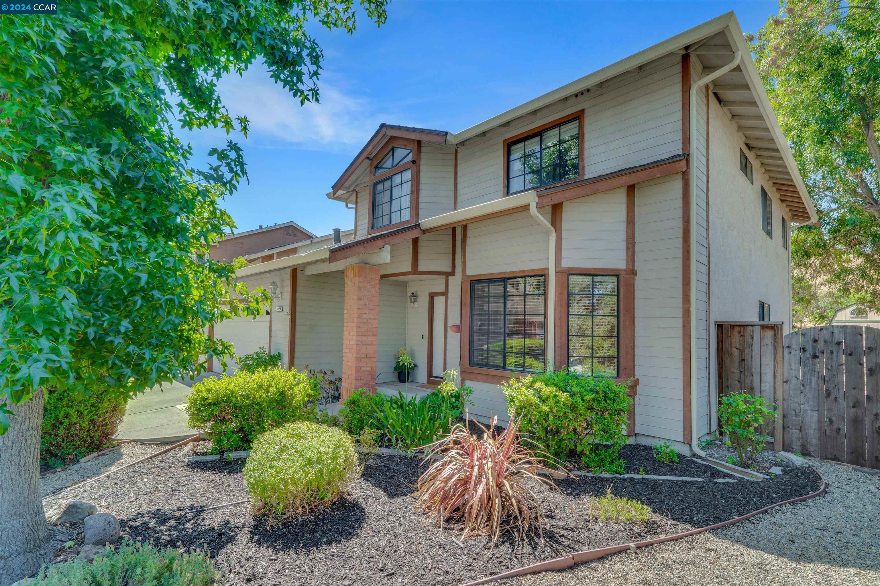 3020 Larkspur Dr