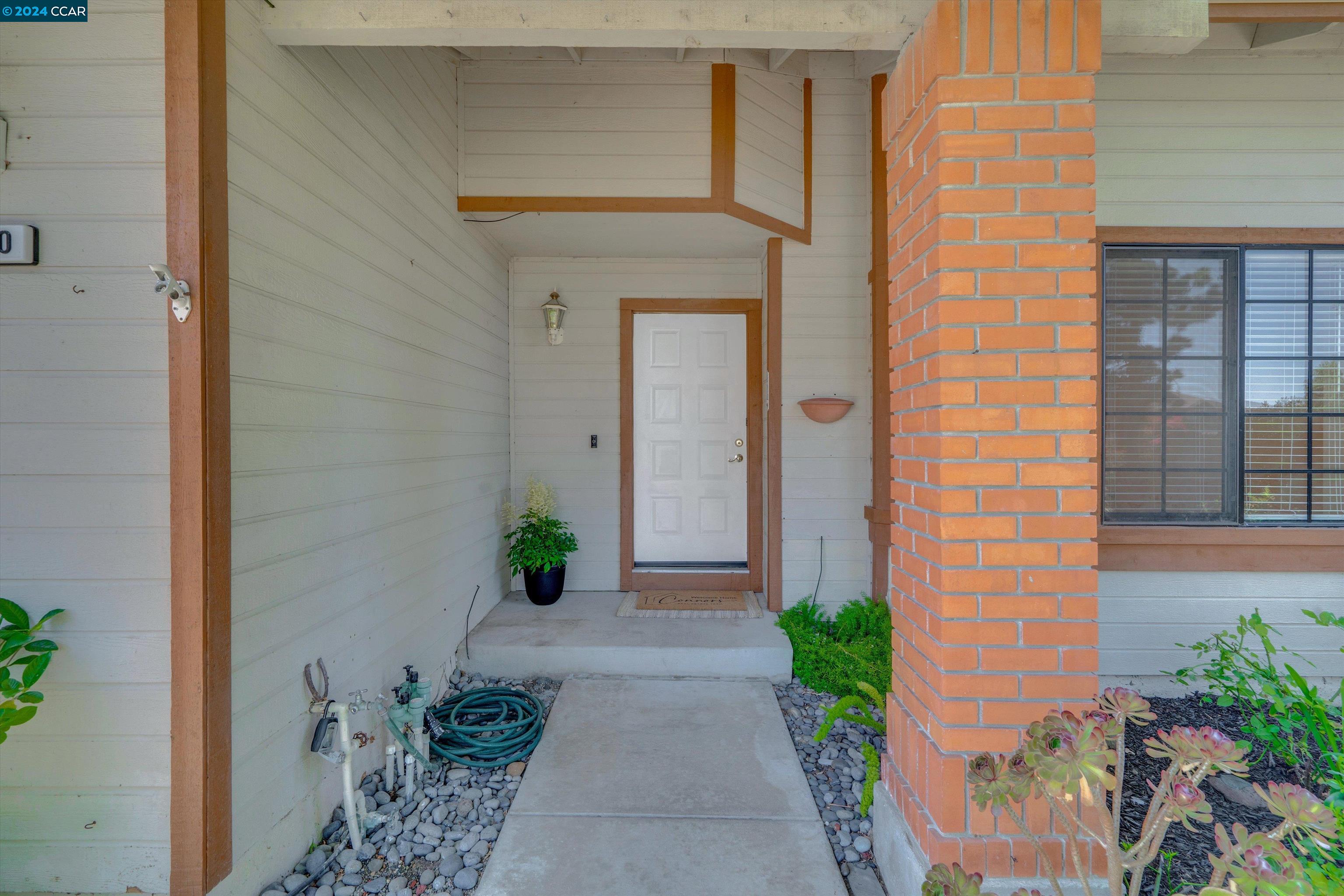 3020 Larkspur Dr