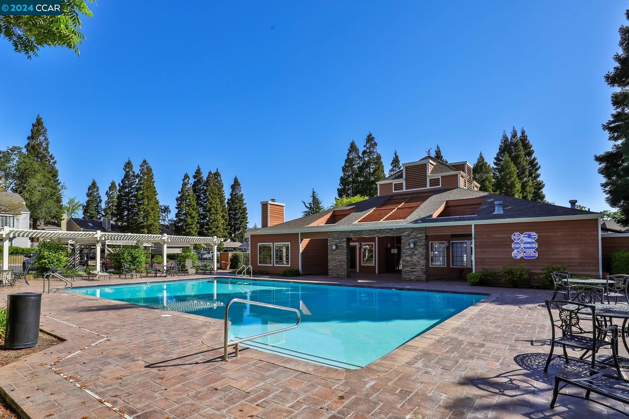 128 Eastridge Dr