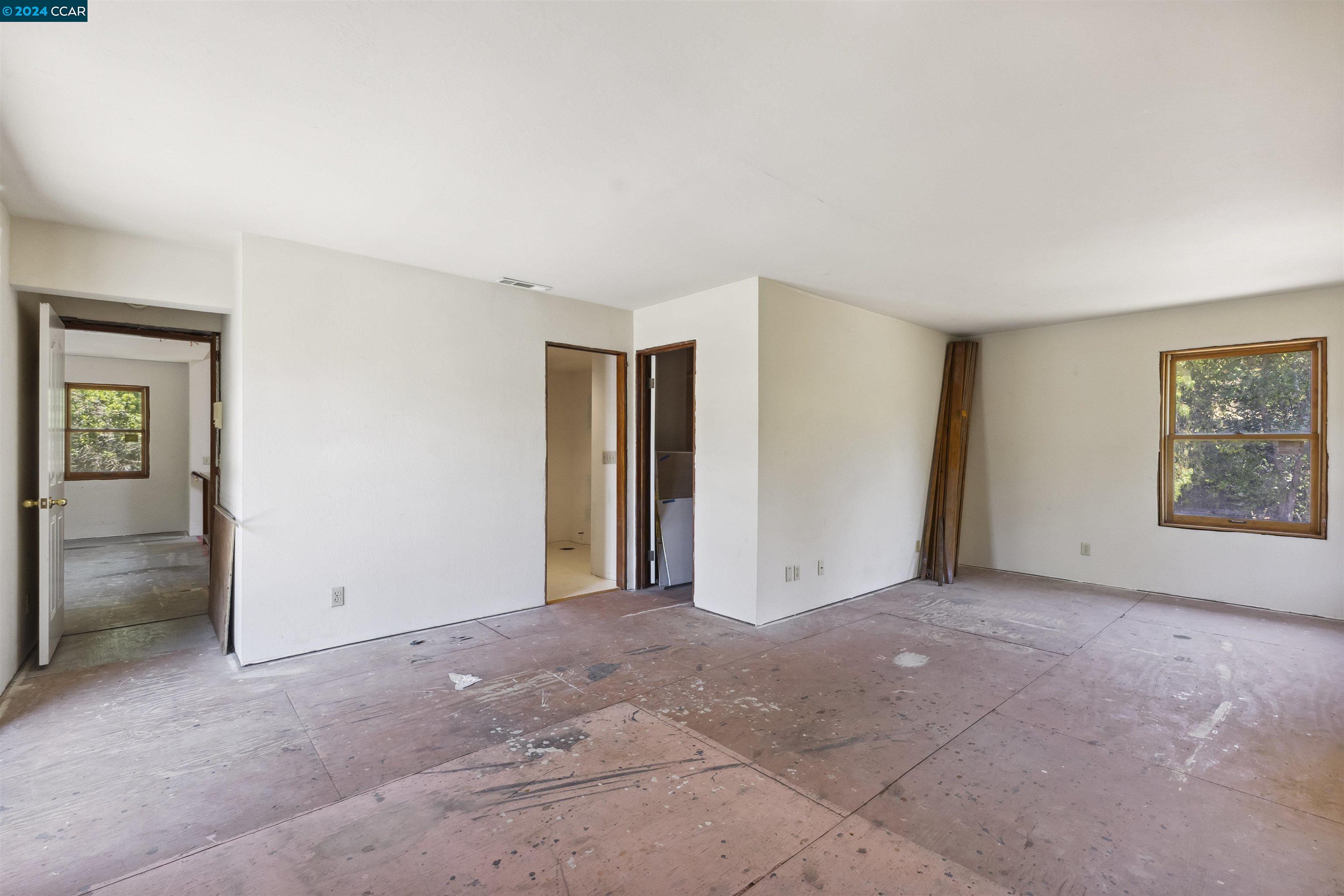 1241 Laverock Ln