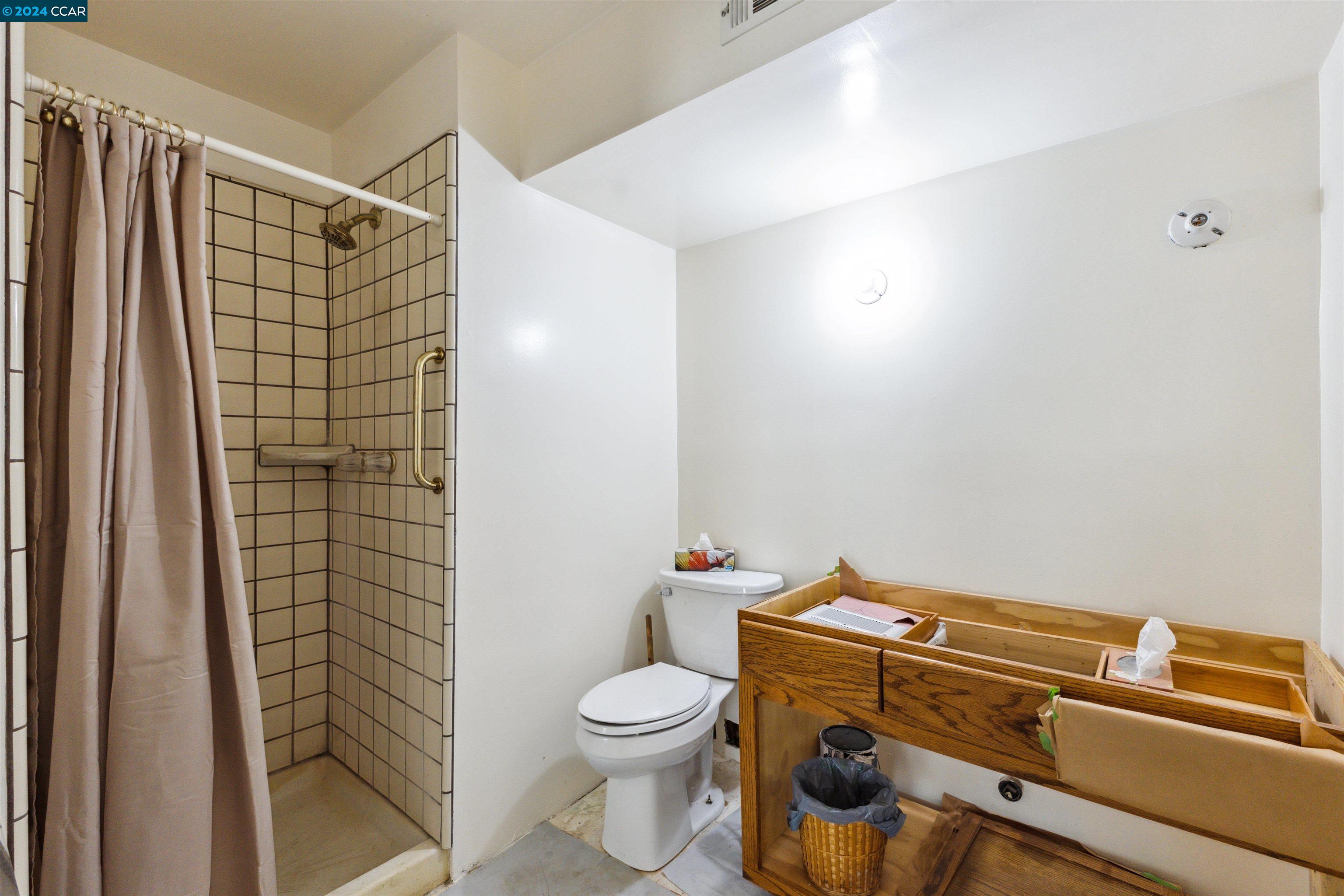 1241 Laverock Ln