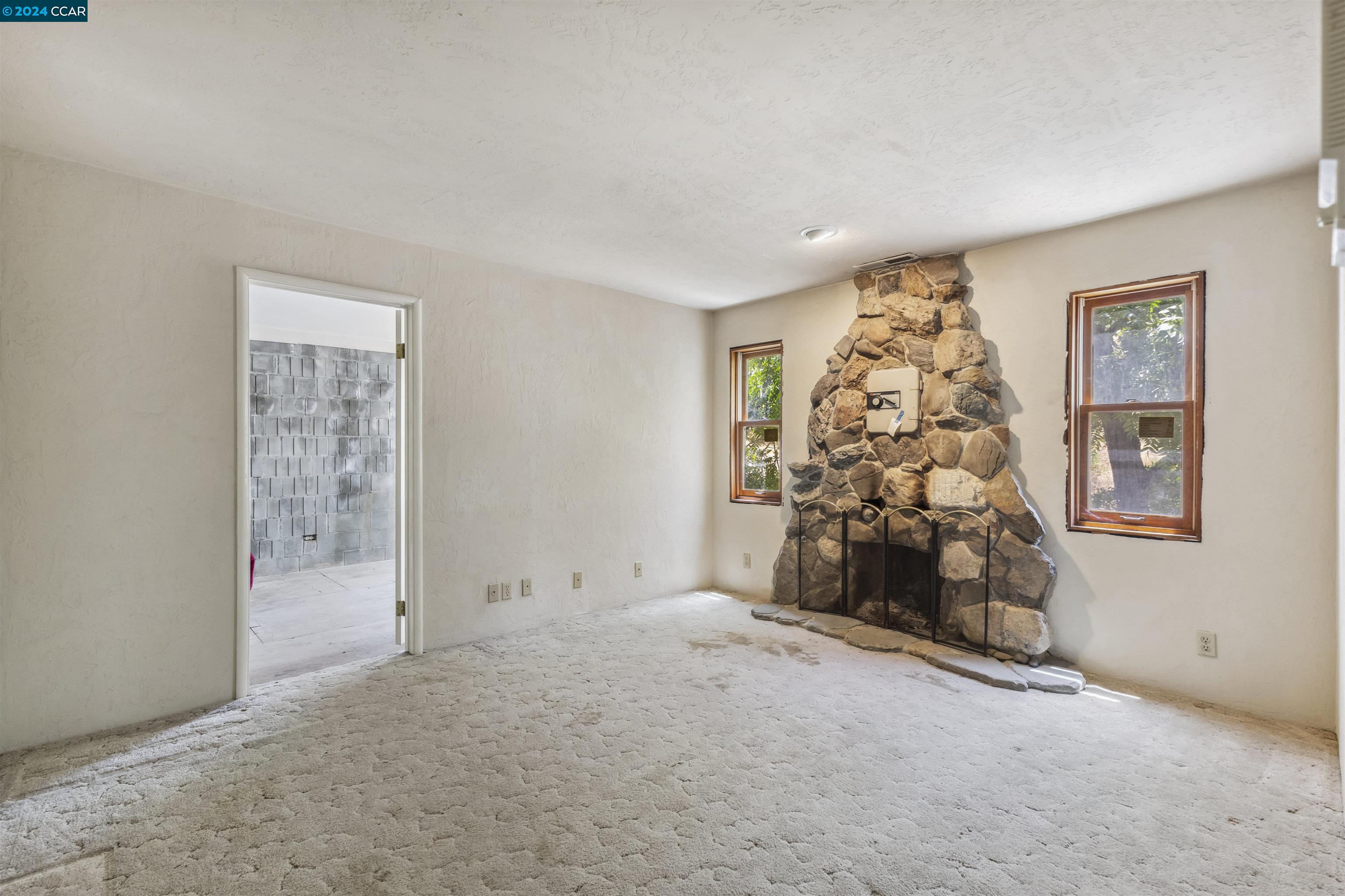 1241 Laverock Ln