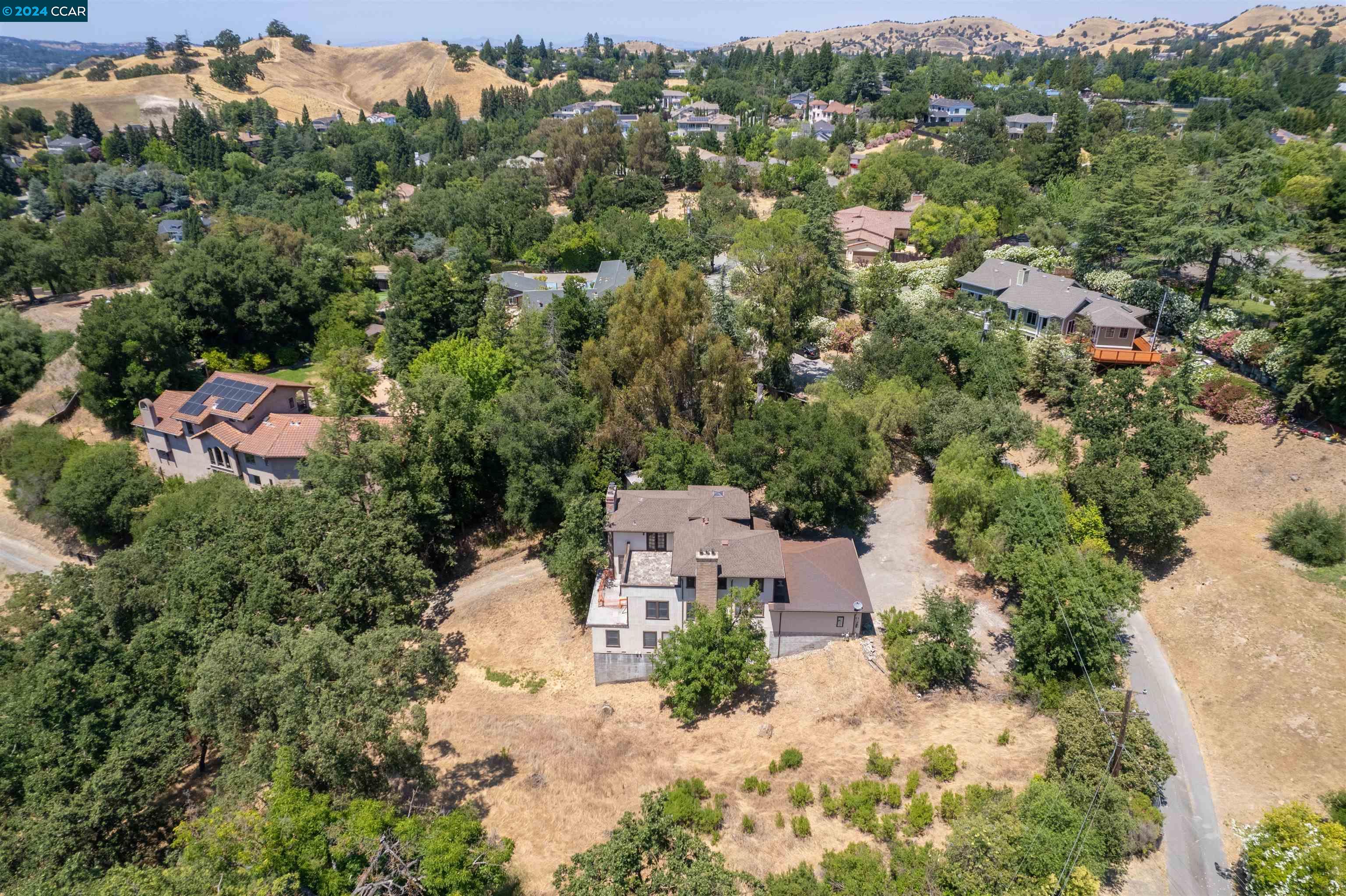 1241 Laverock Ln
