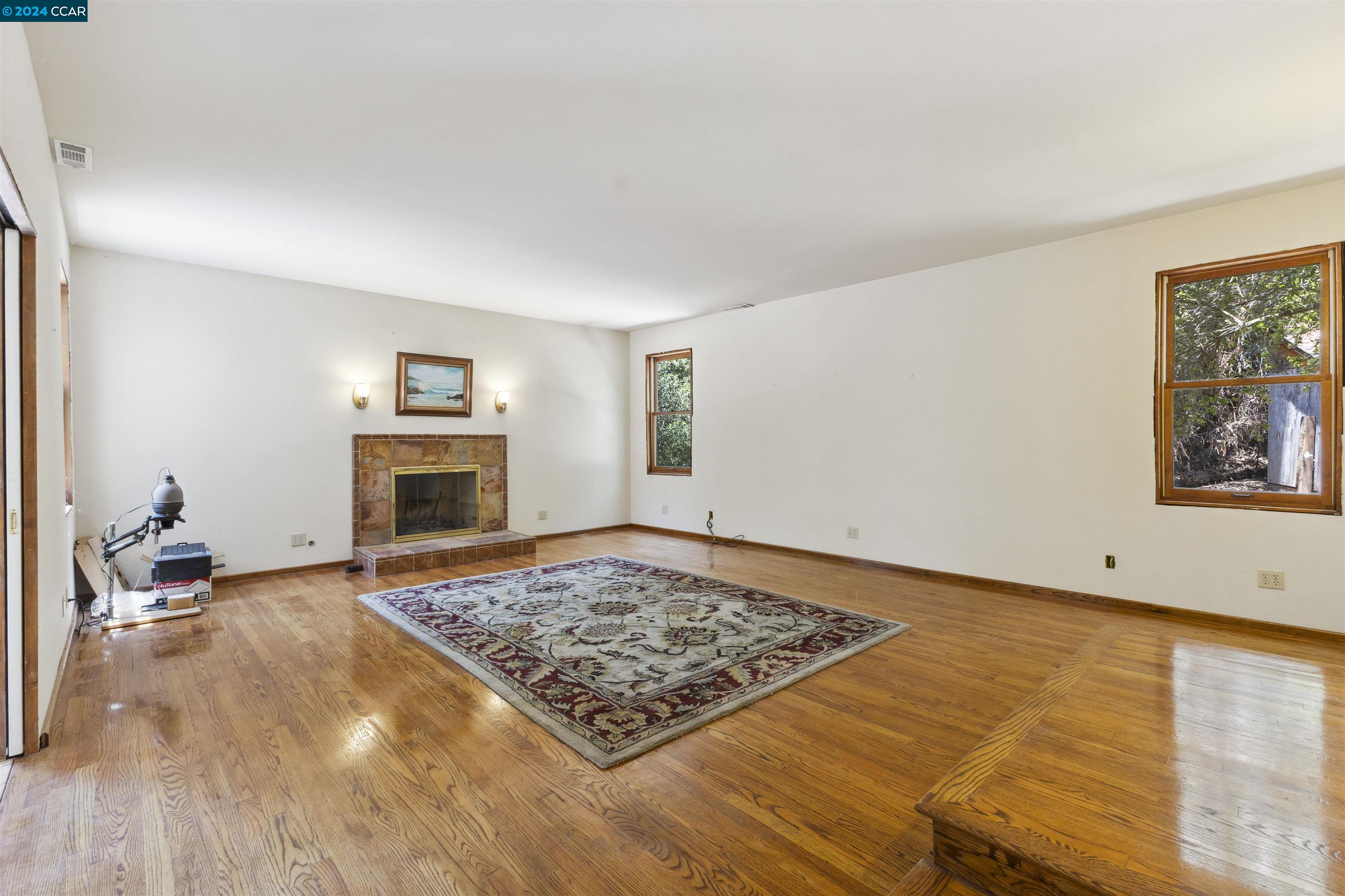1241 Laverock Ln