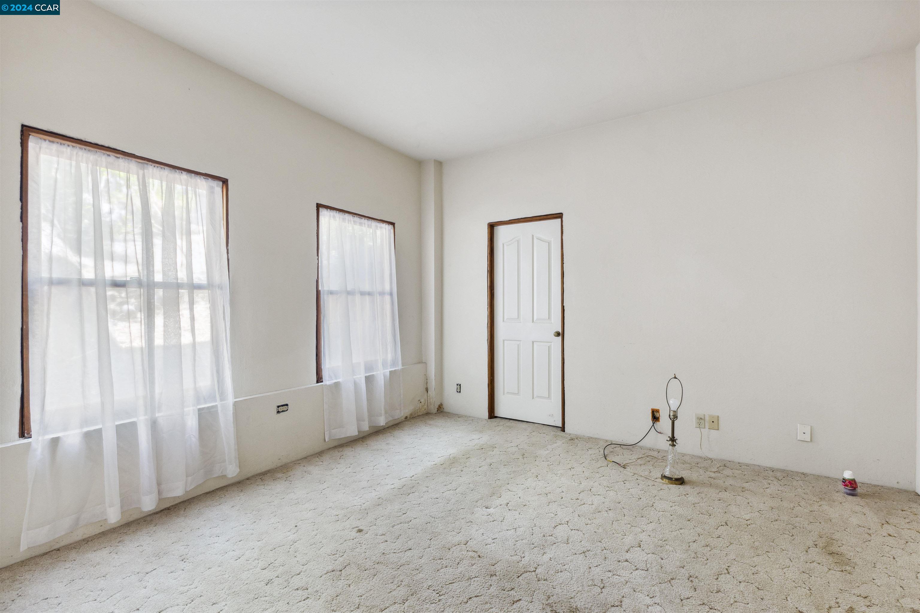1241 Laverock Ln