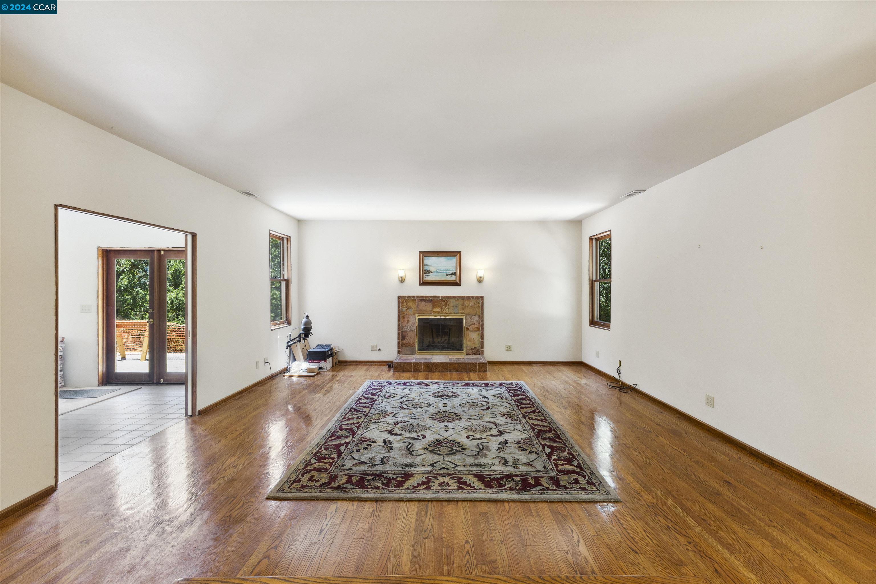 1241 Laverock Ln