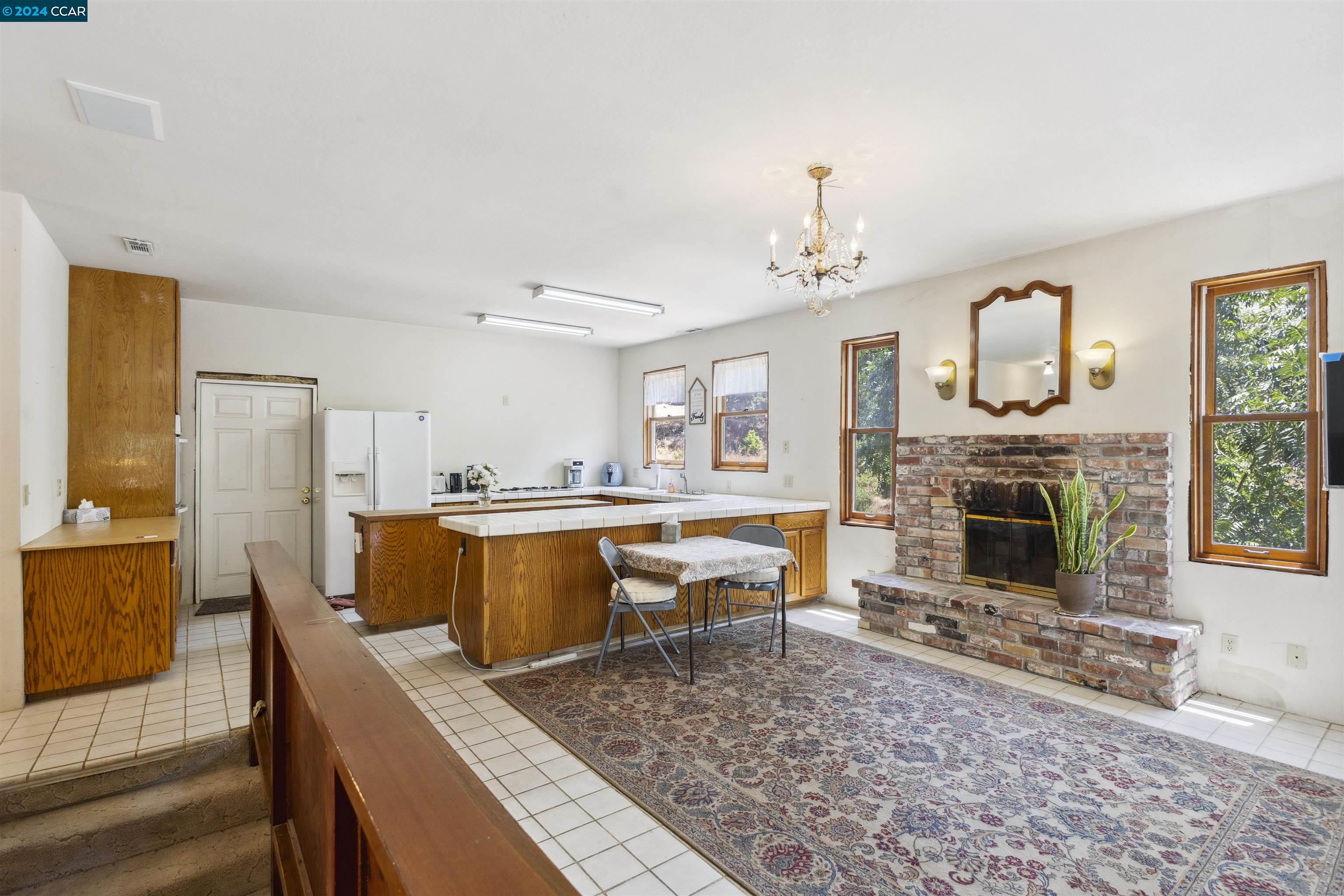 1241 Laverock Ln
