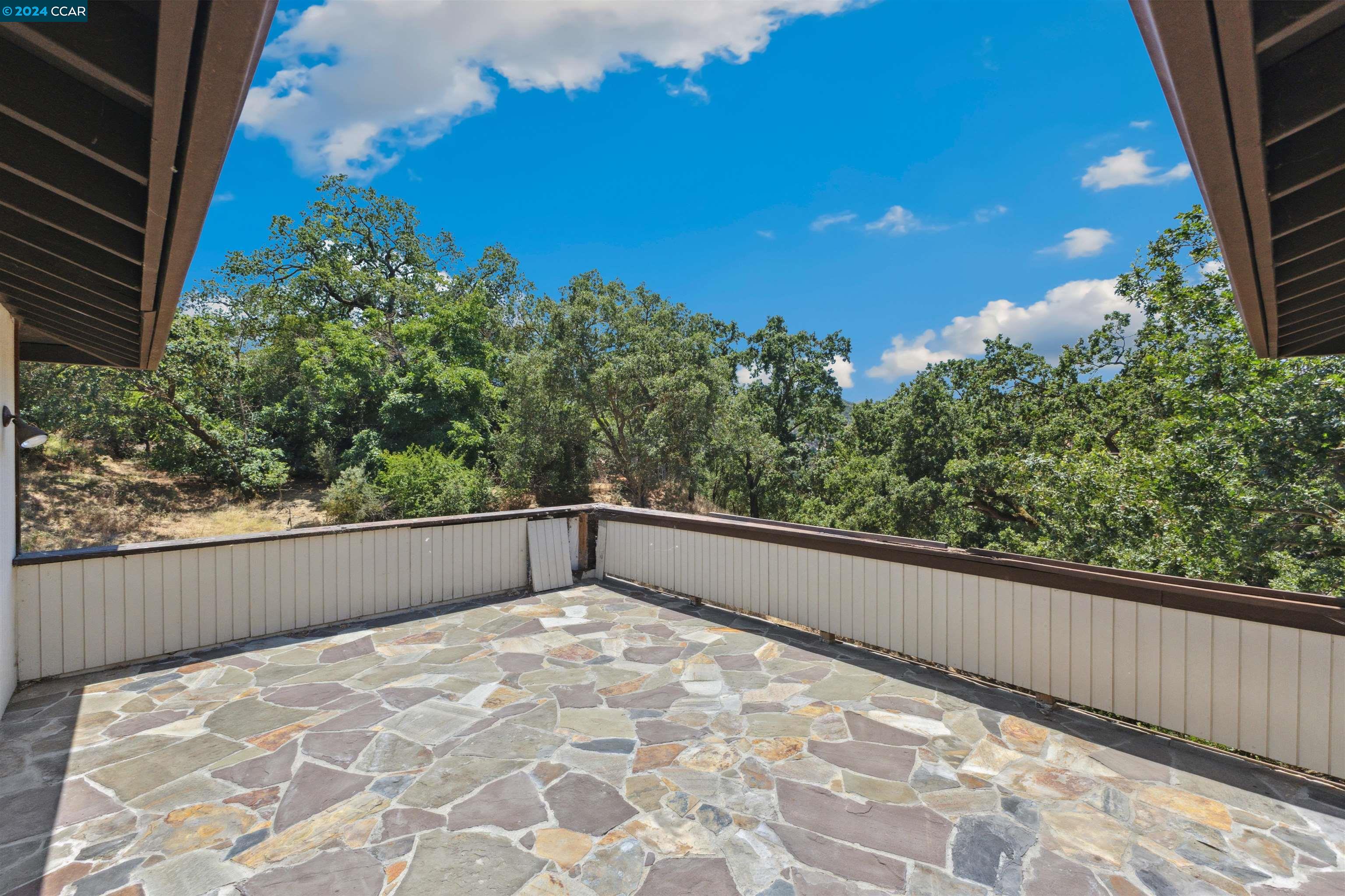 1241 Laverock Ln