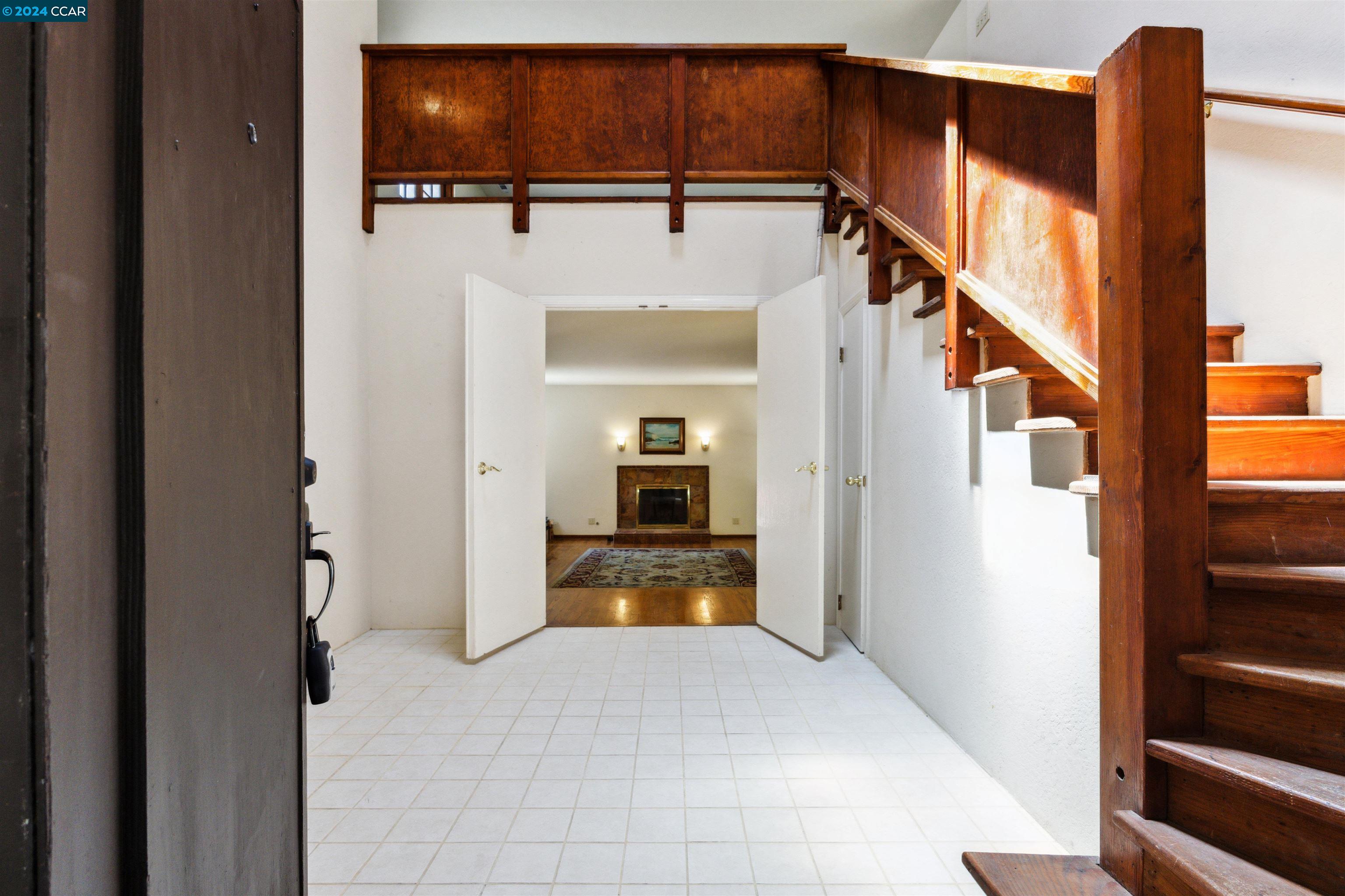 1241 Laverock Ln