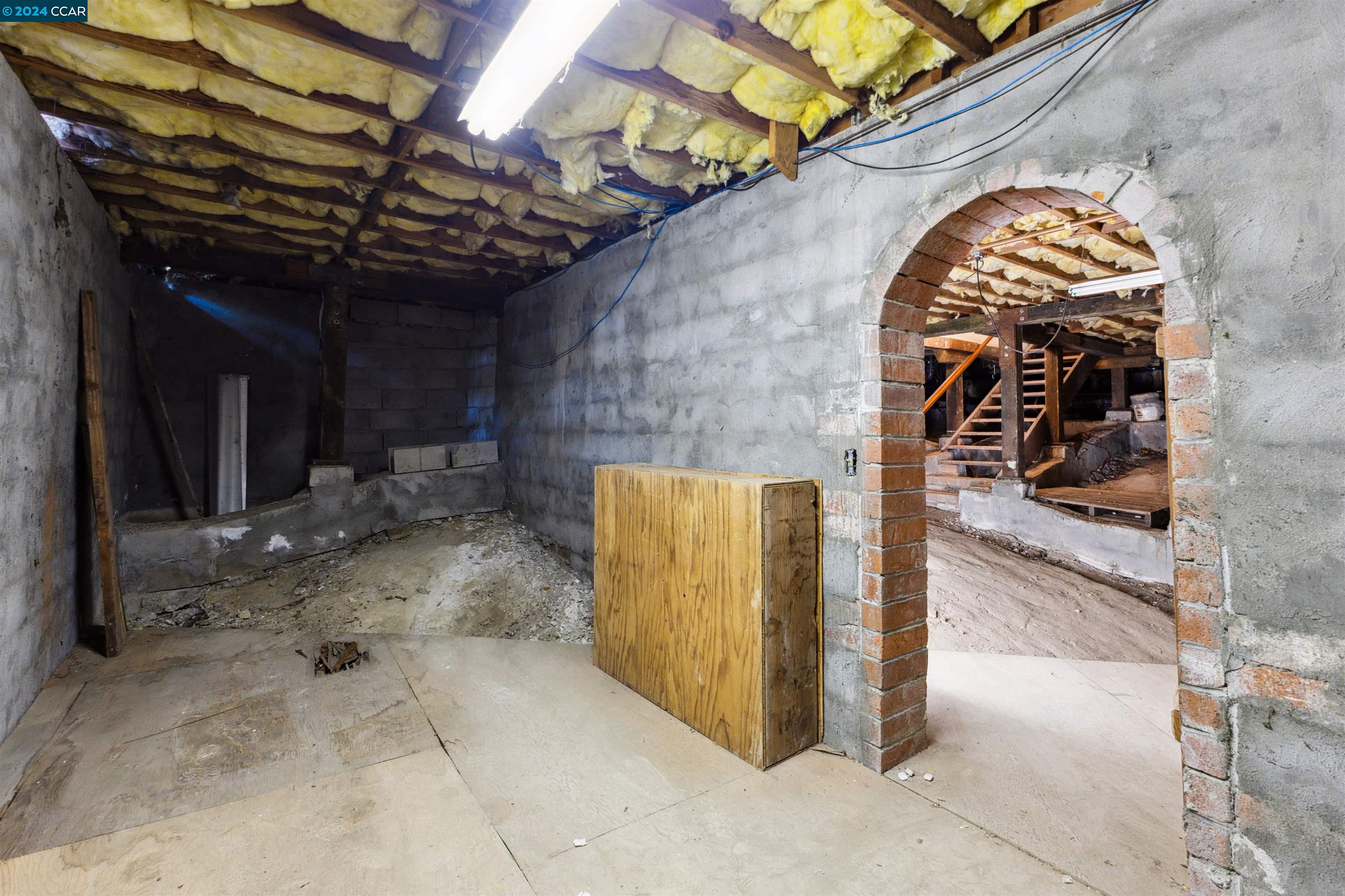 1241 Laverock Ln