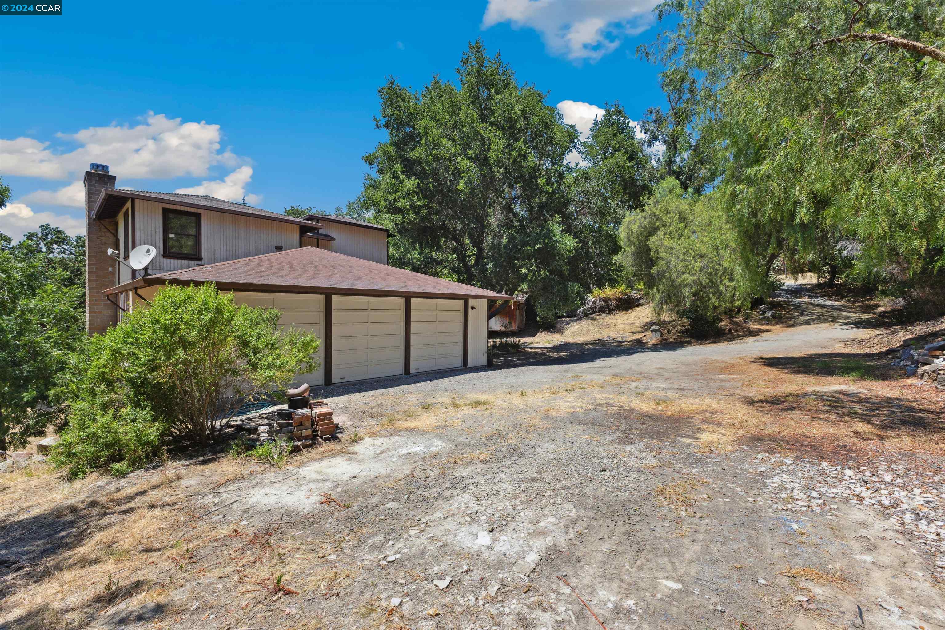 1241 Laverock Ln