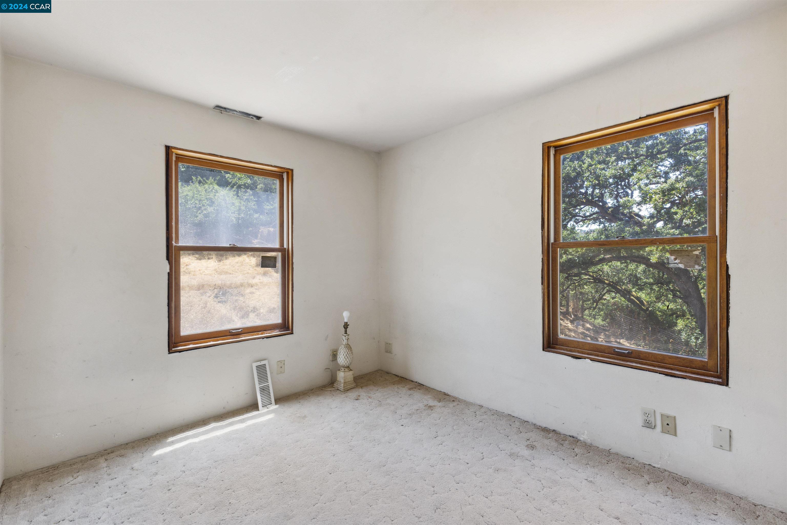 1241 Laverock Ln