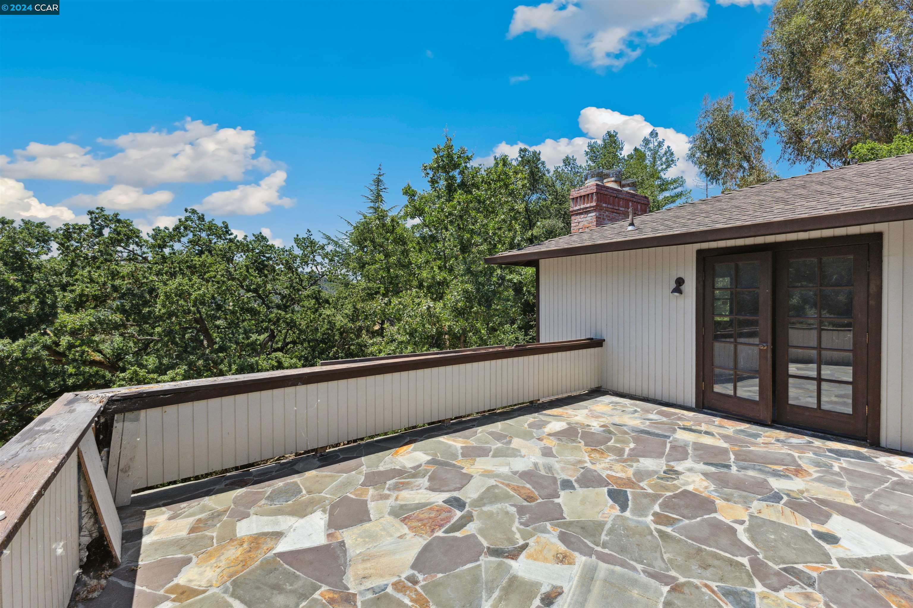 1241 Laverock Ln