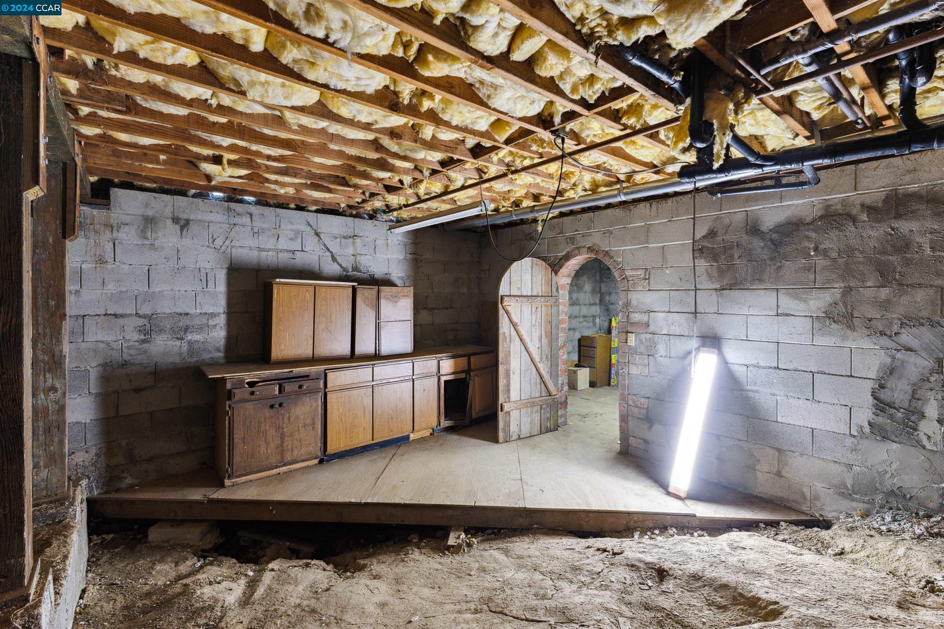 1241 Laverock Ln
