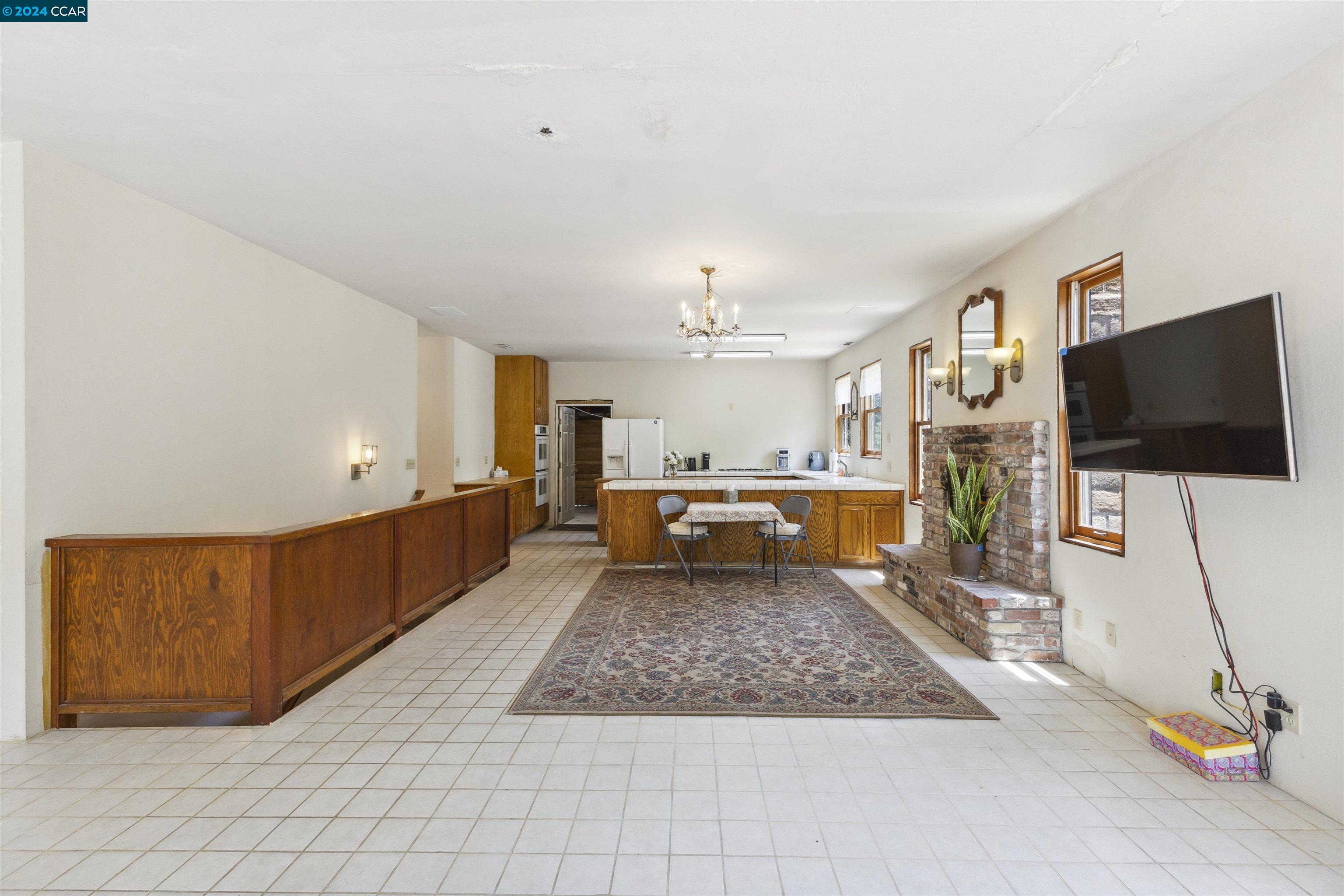 1241 Laverock Ln