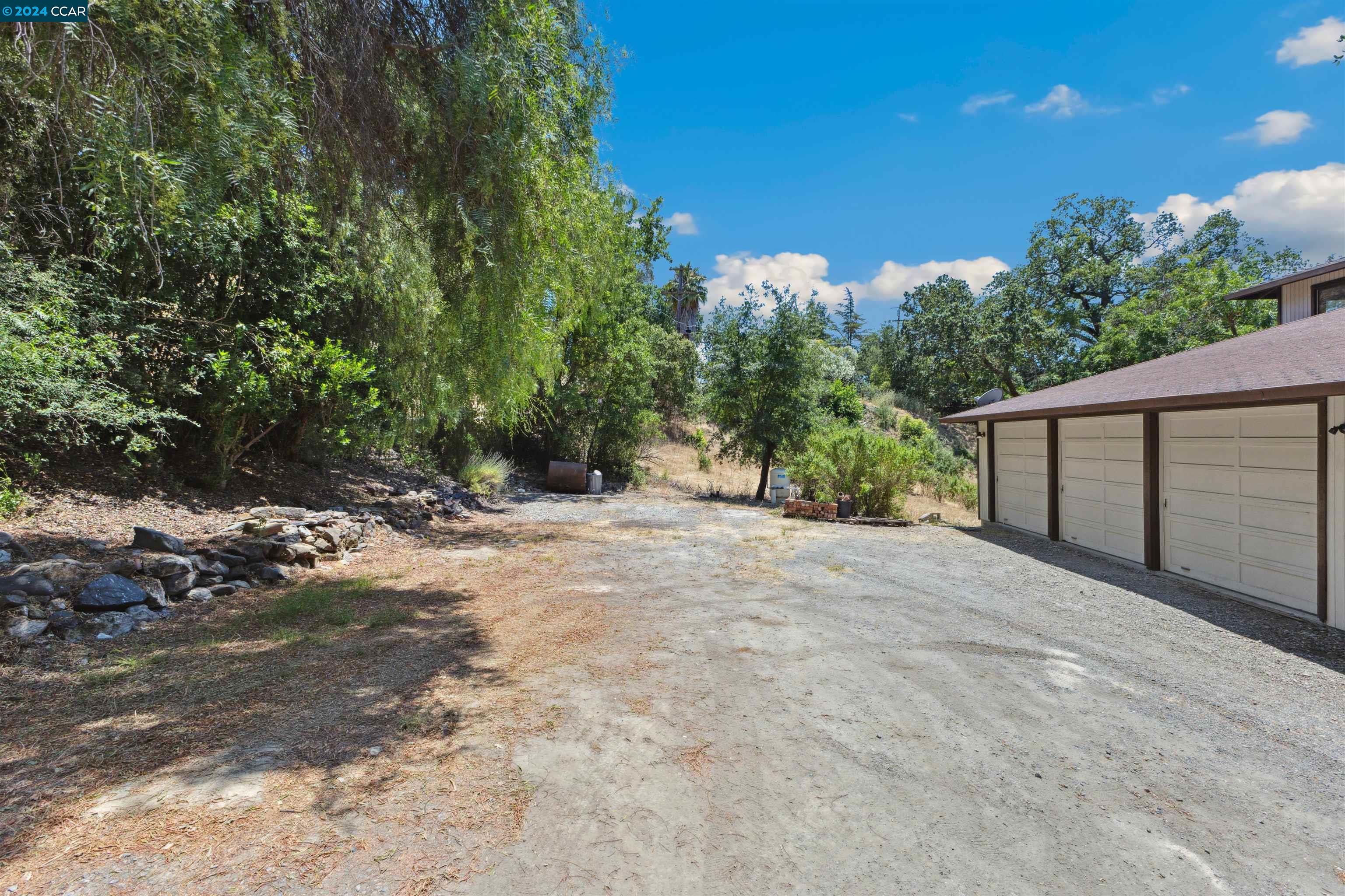 1241 Laverock Ln