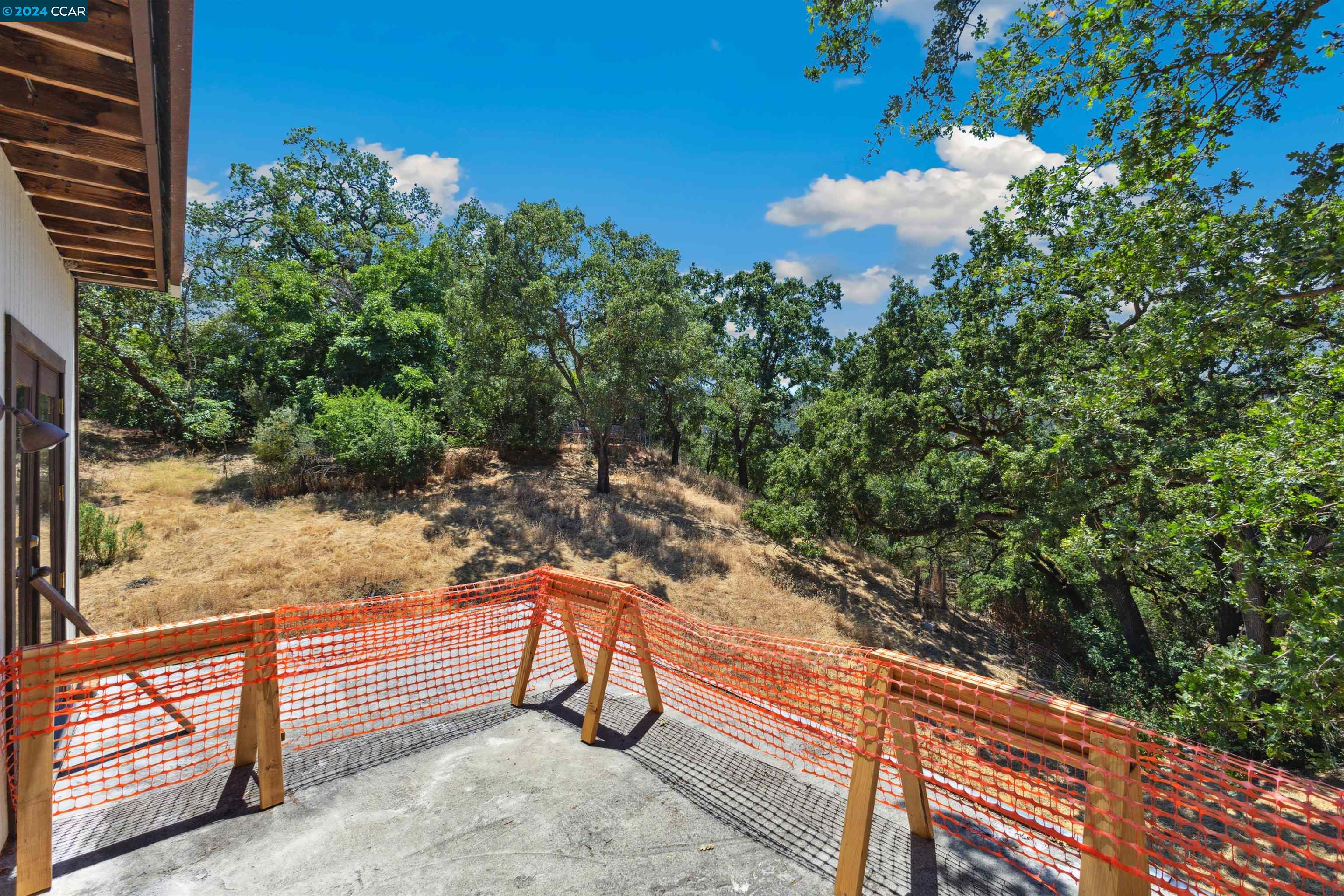 1241 Laverock Ln