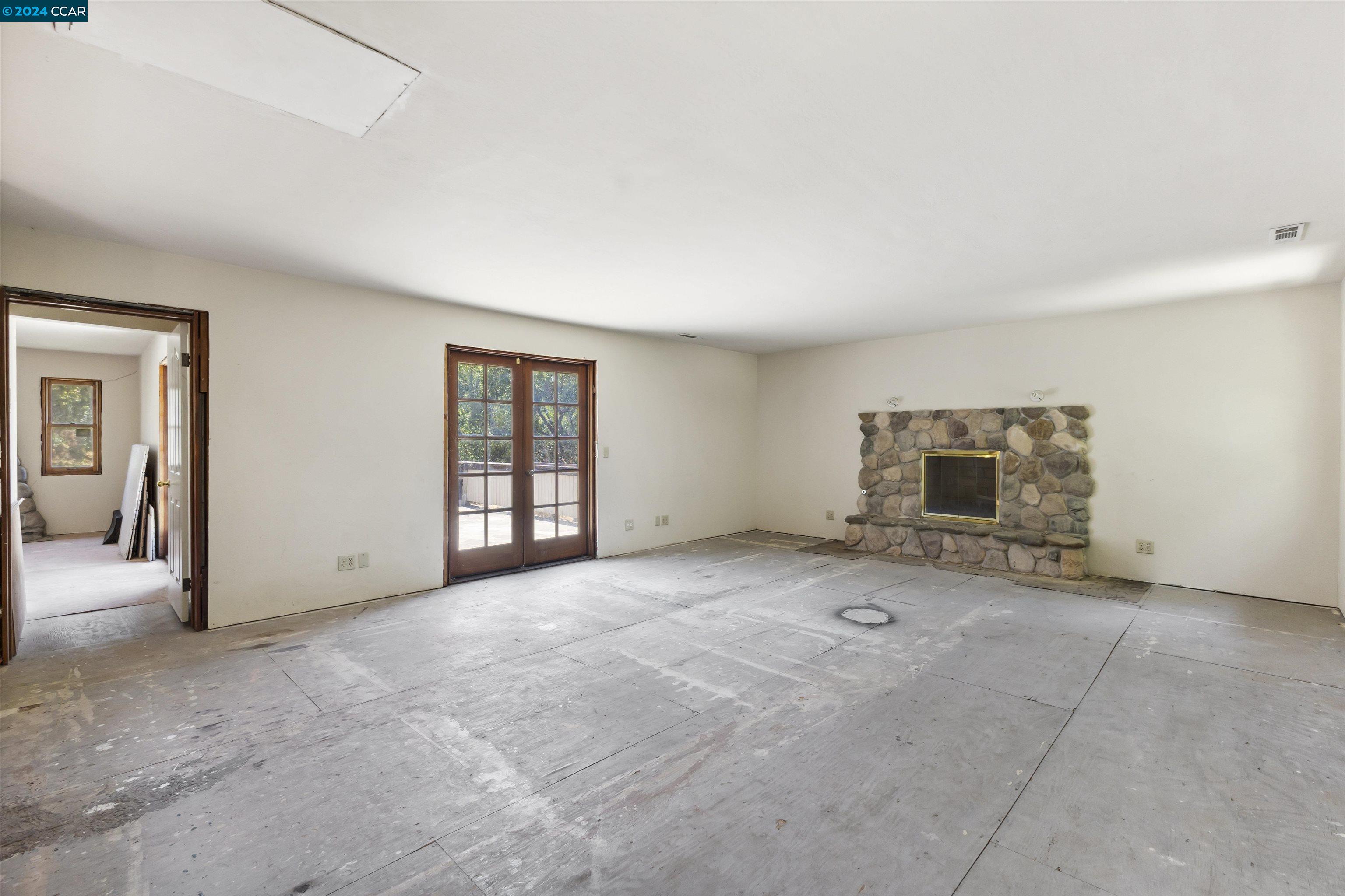 1241 Laverock Ln