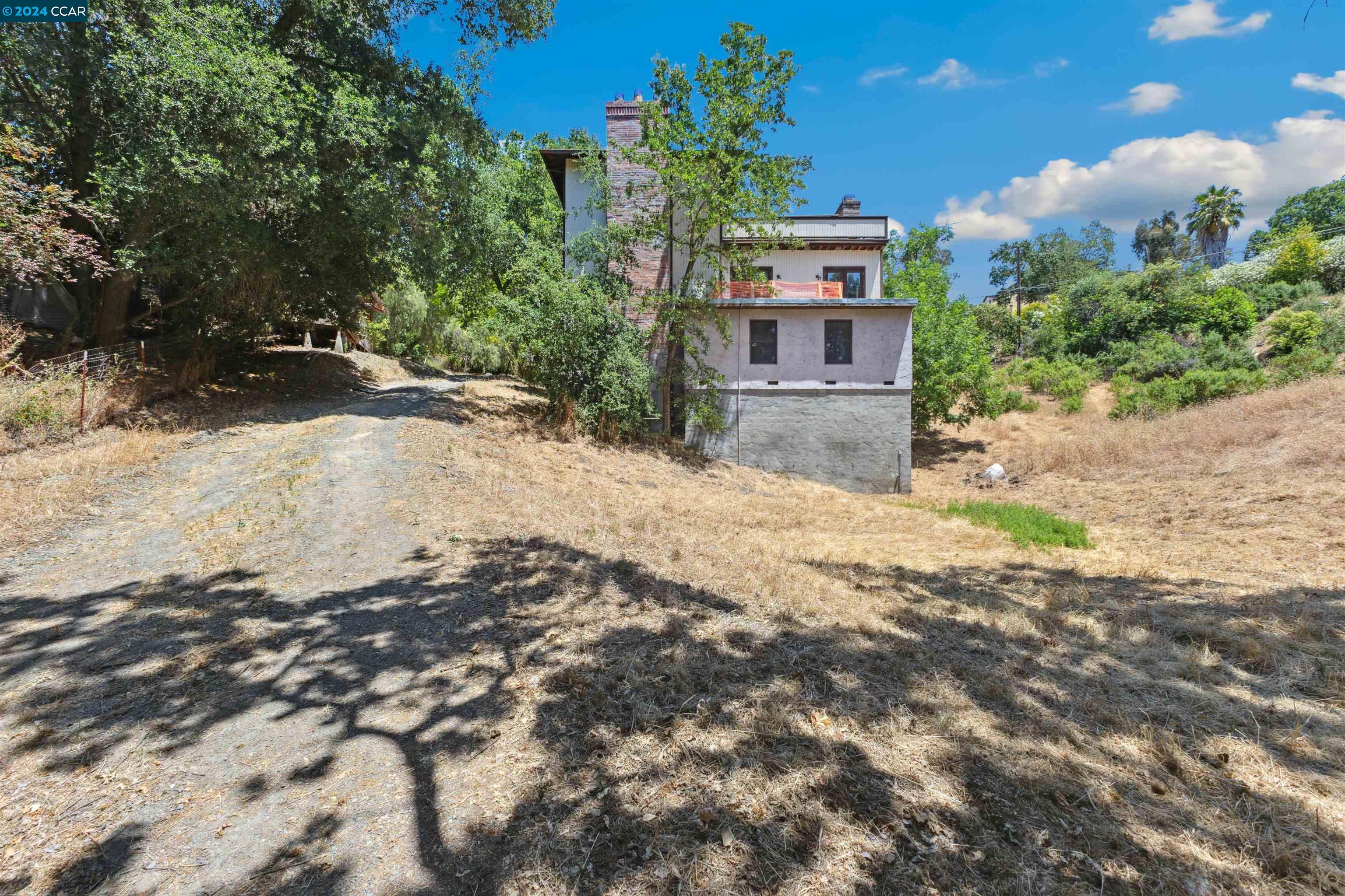 1241 Laverock Ln