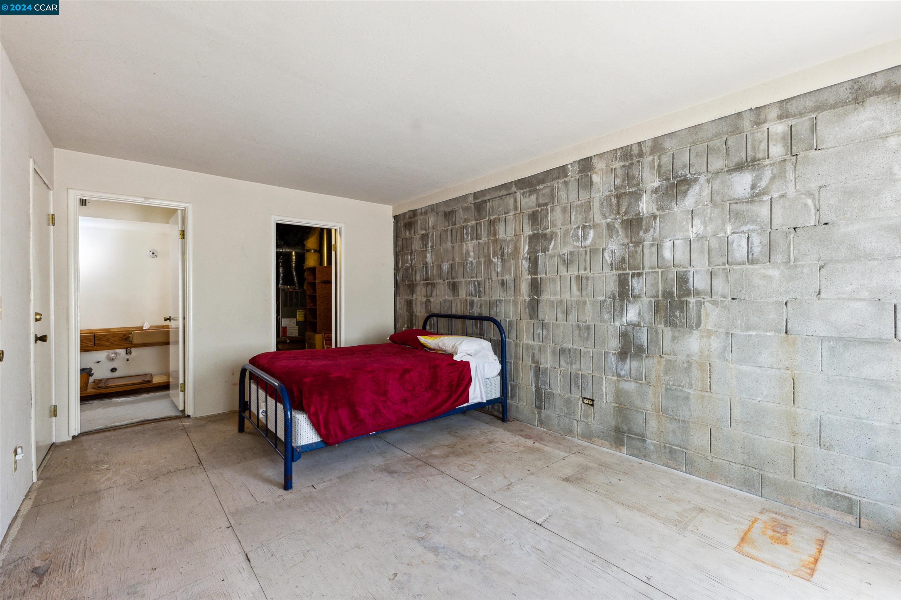 1241 Laverock Ln